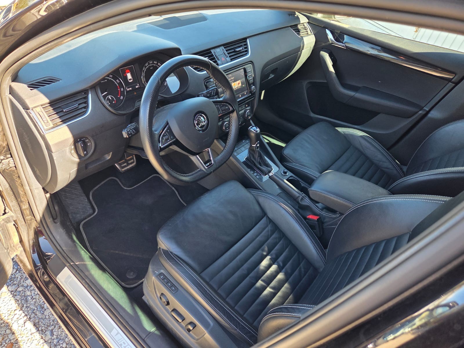 SKODA Octavia Combi 2.0 TSI RS DSG-image-9