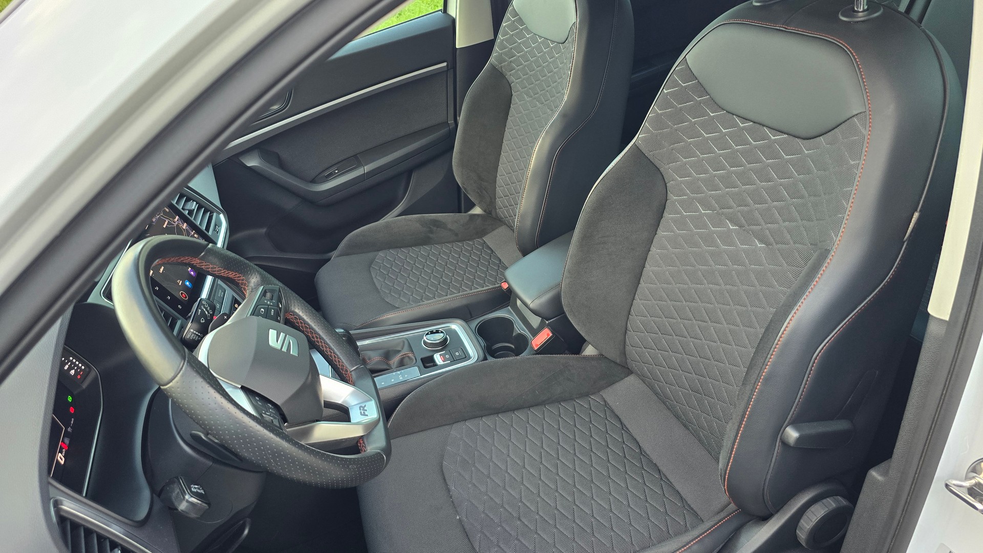 SEAT 2.0 TSI FR 4Drive DSG-image-4