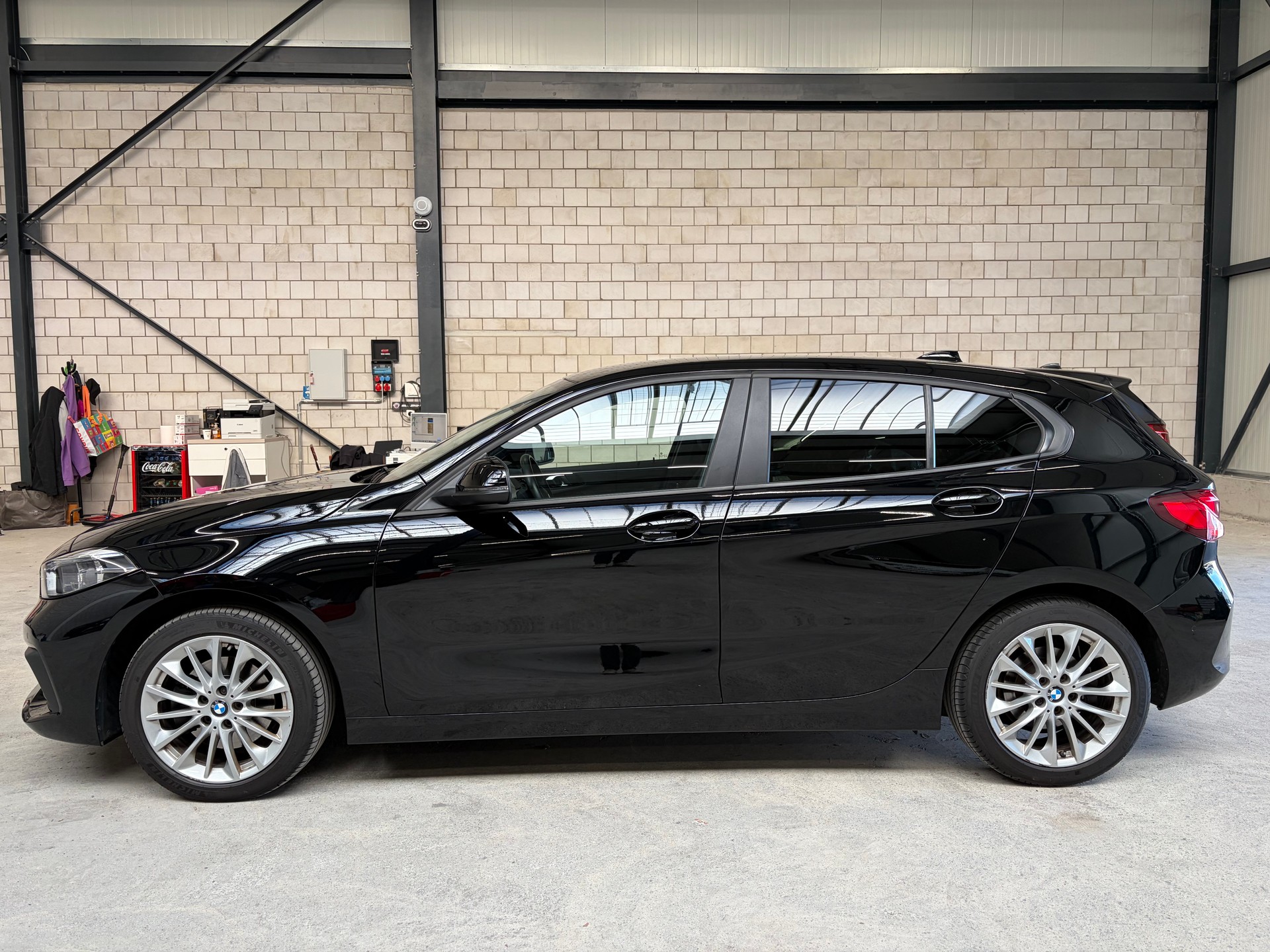 BMW 118i Steptronic-showroom-element-1