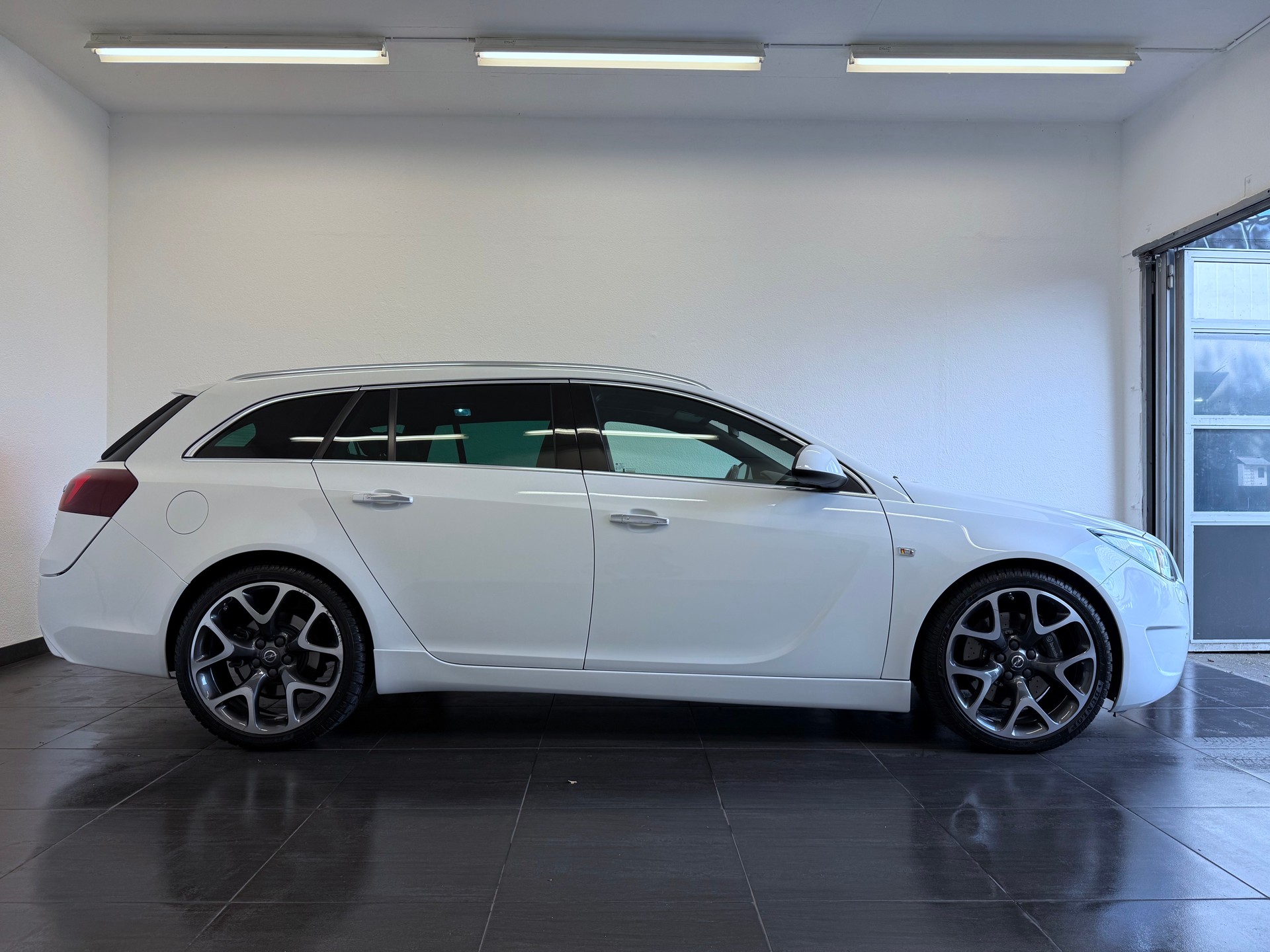 OPEL Insignia Sports Tourer 2.8 Turbo OPC 4WD Automatic-image-4