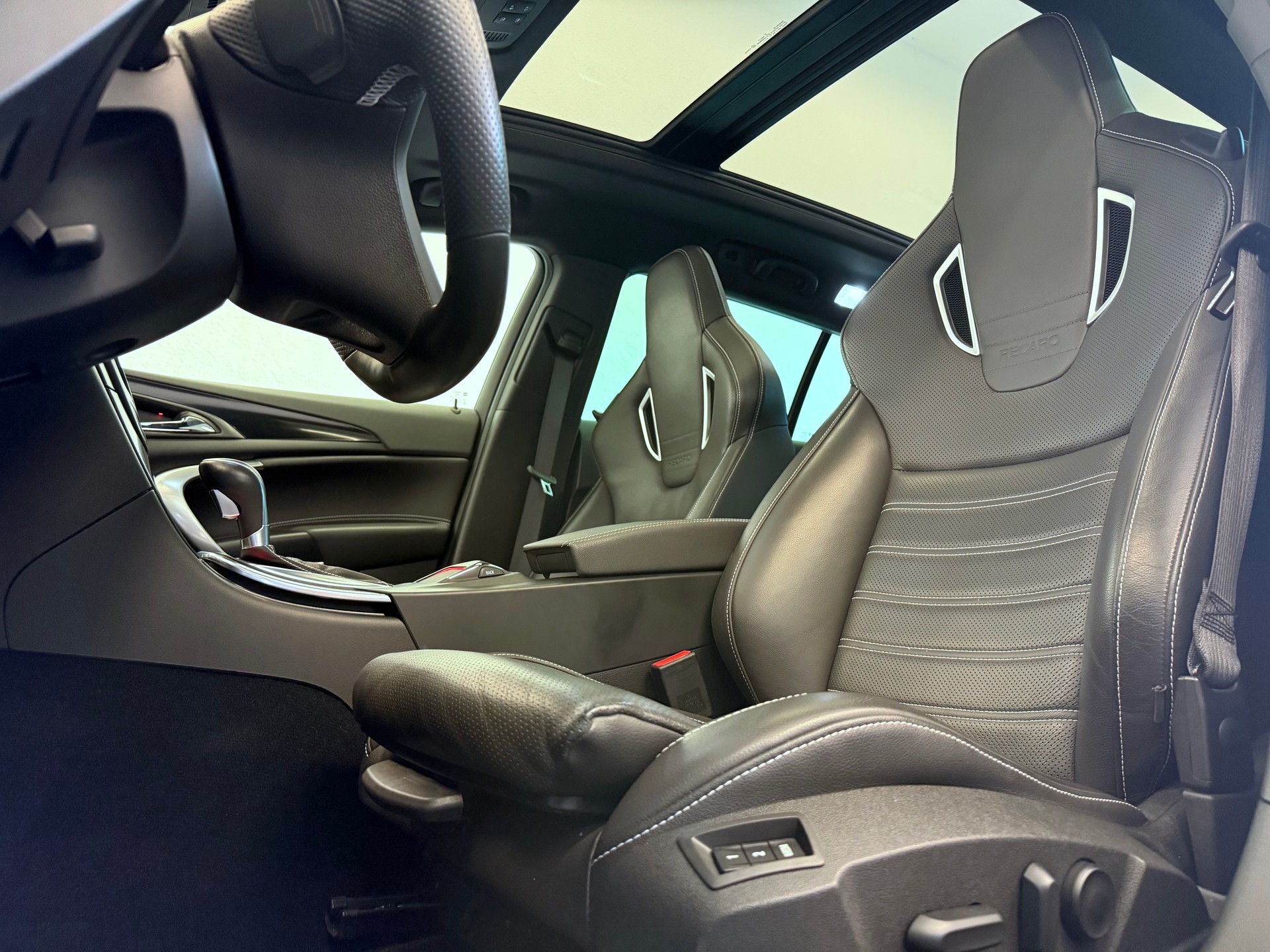 OPEL Insignia Sports Tourer 2.8 Turbo OPC 4WD Automatic-image-18
