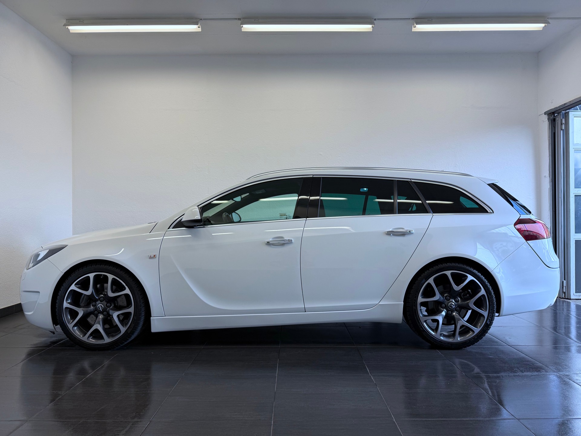 OPEL Insignia Sports Tourer 2.8 Turbo OPC 4WD Automatic-image-5