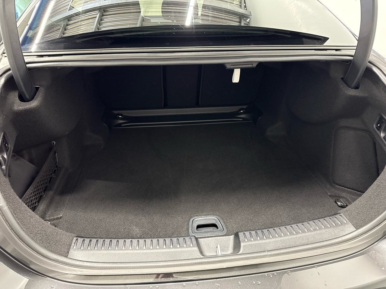 MERCEDES-BENZ E 220 d 9G-Tronic-image-11