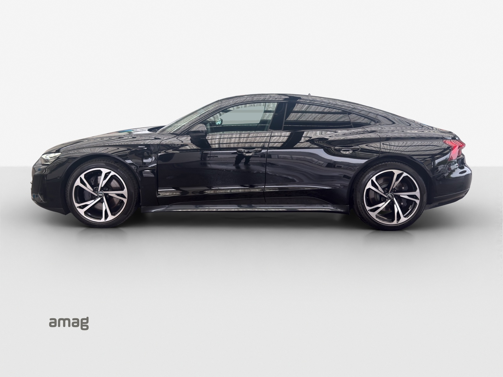 AUDI e-tron GT quattro-showroom-element-1