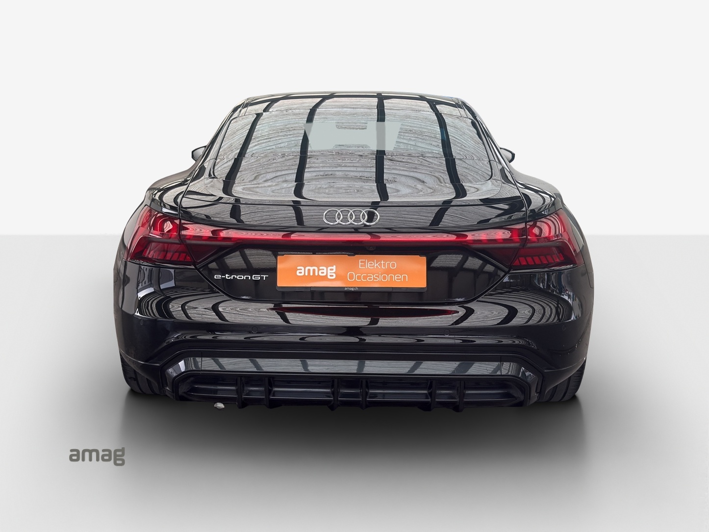 AUDI e-tron GT quattro-showroom-element-3