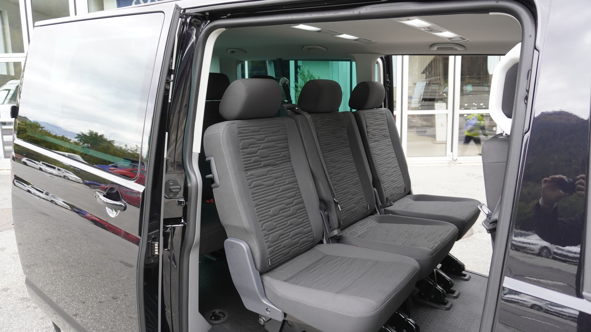 VW T6.1 Caravelle 2.0 TDI 4Motion DSG-image-4