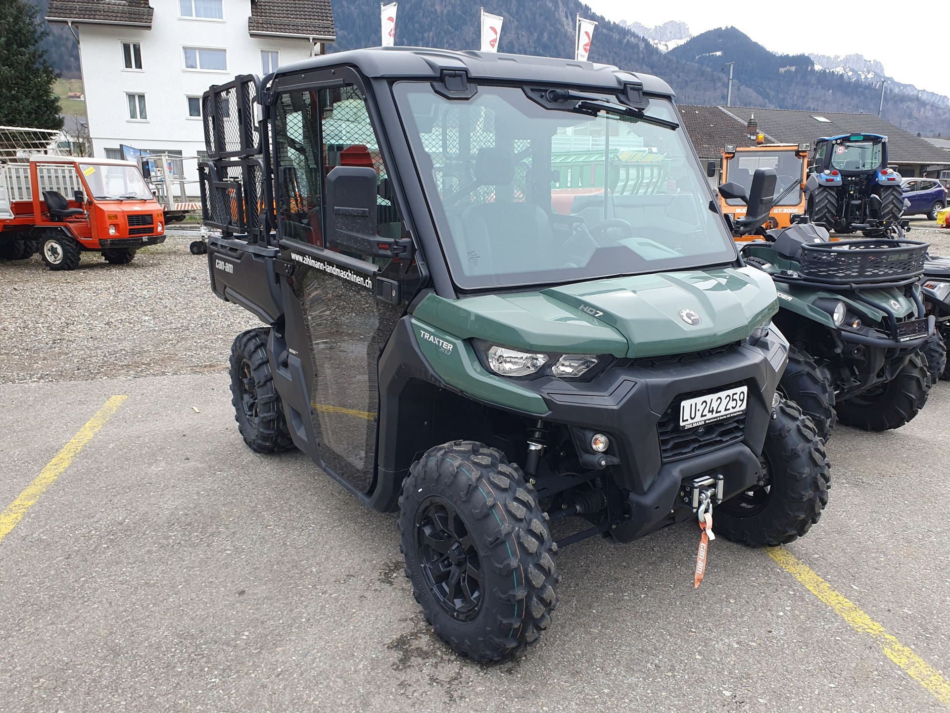 CAN-AM Traxter HD7 XU-image-1