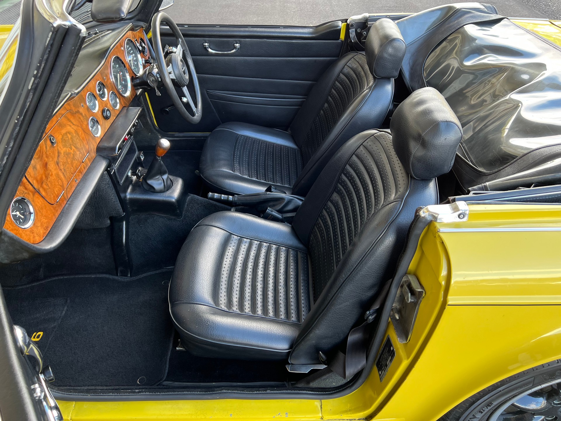 TRIUMPH TR6 PI-image-13