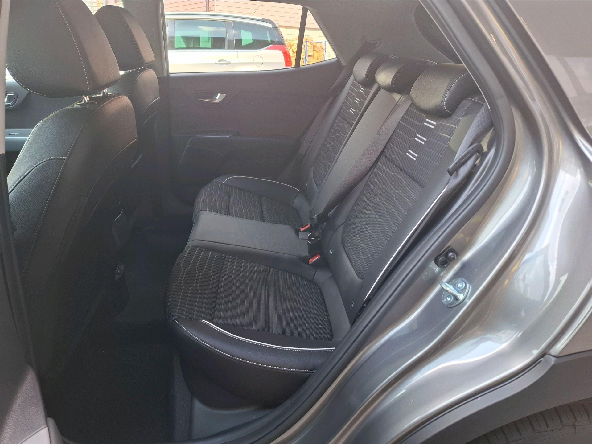 KIA Stonic 1.0 T-GDi GT-Line-image-7