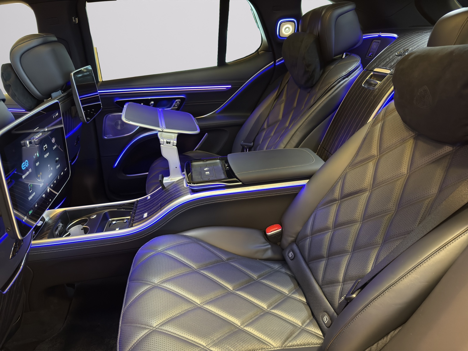 MERCEDES-BENZ EQS SUV 680 Maybach-image-13