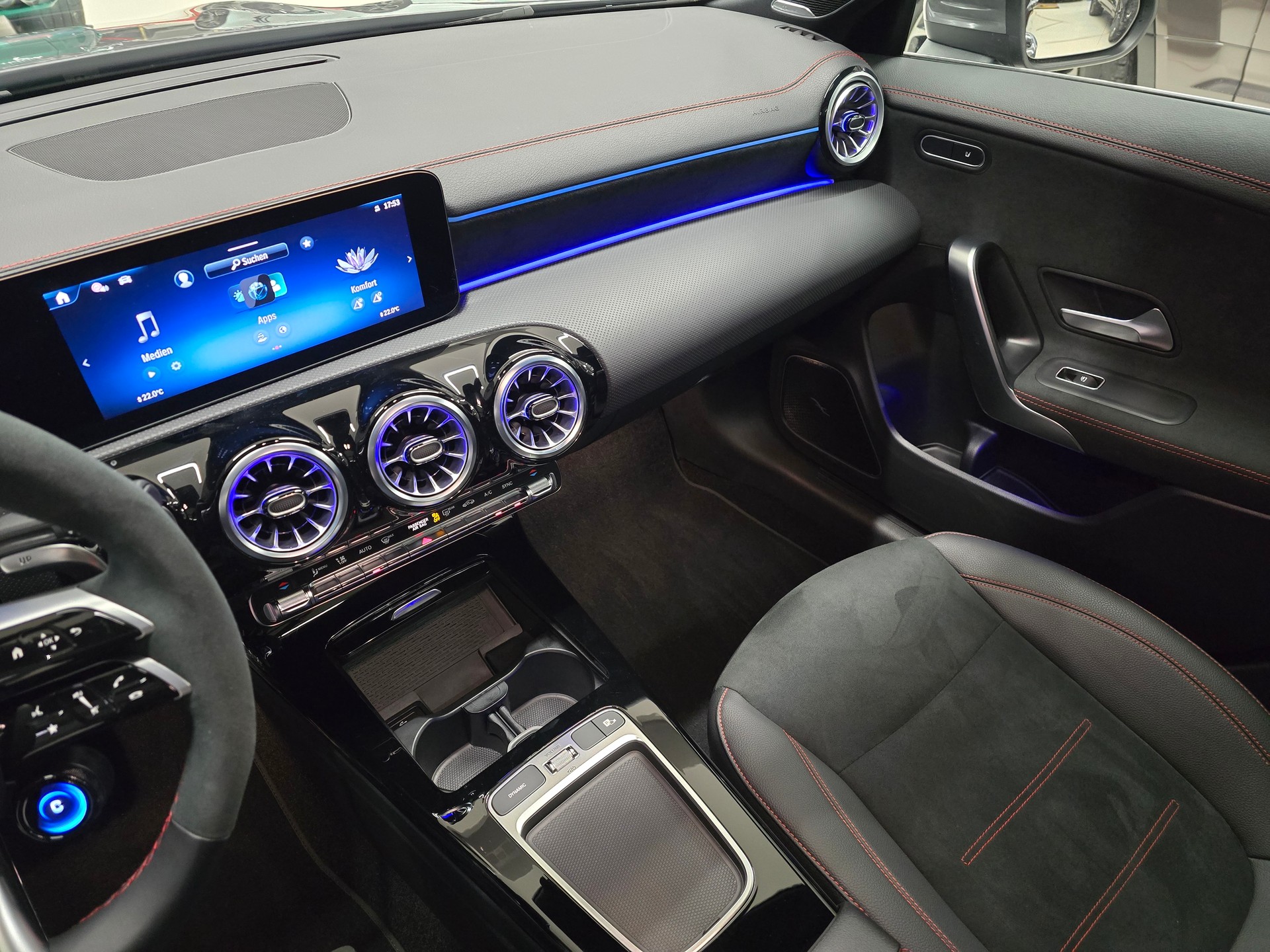 MERCEDES-BENZ CLA Shooting Brake 45 S AMG 4Matic 8G-DCT-image-11