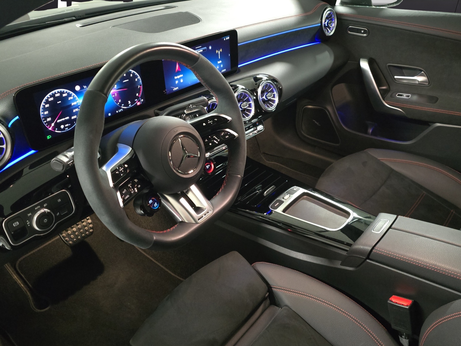 MERCEDES-BENZ CLA Shooting Brake 45 S AMG 4Matic 8G-DCT-image-9