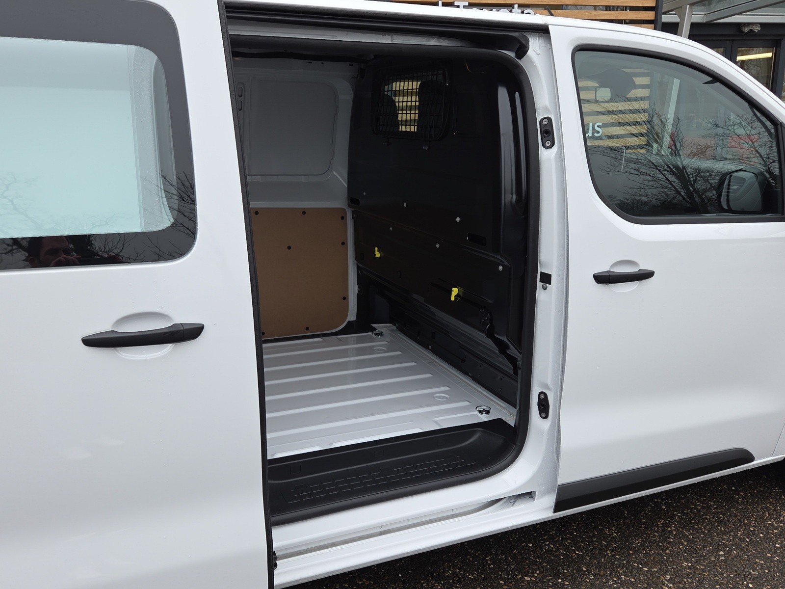 TOYOTA Proace 2.2D Panel Van Long Advanced Automat-image-10