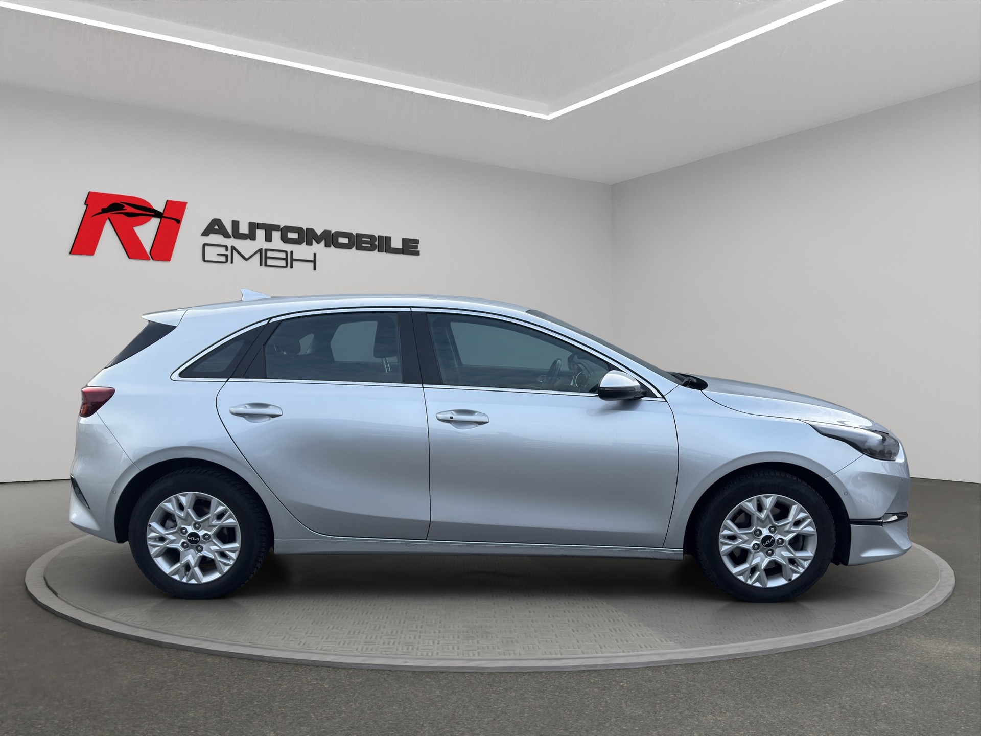 KIA Ceed 1.5 T-GDi MHEV GT Line DCT-showroom-element-3