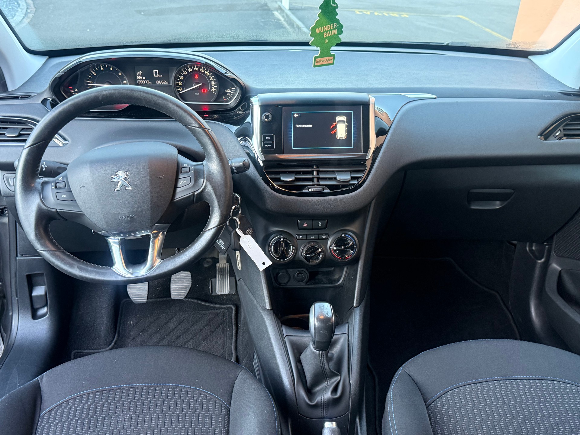 PEUGEOT 208 1.2 PureTech Style-image-6