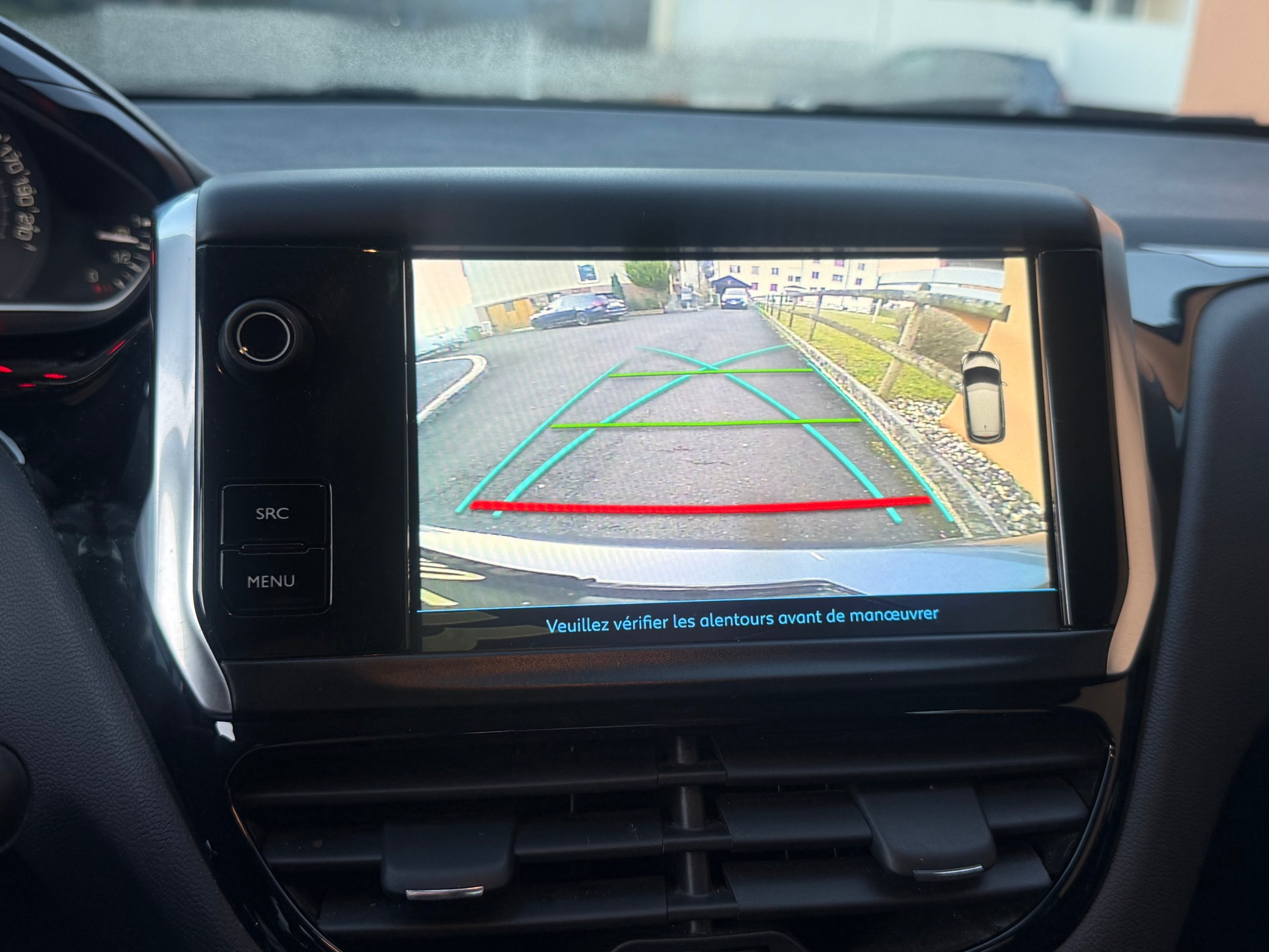 PEUGEOT 208 1.2 PureTech Style-image-7