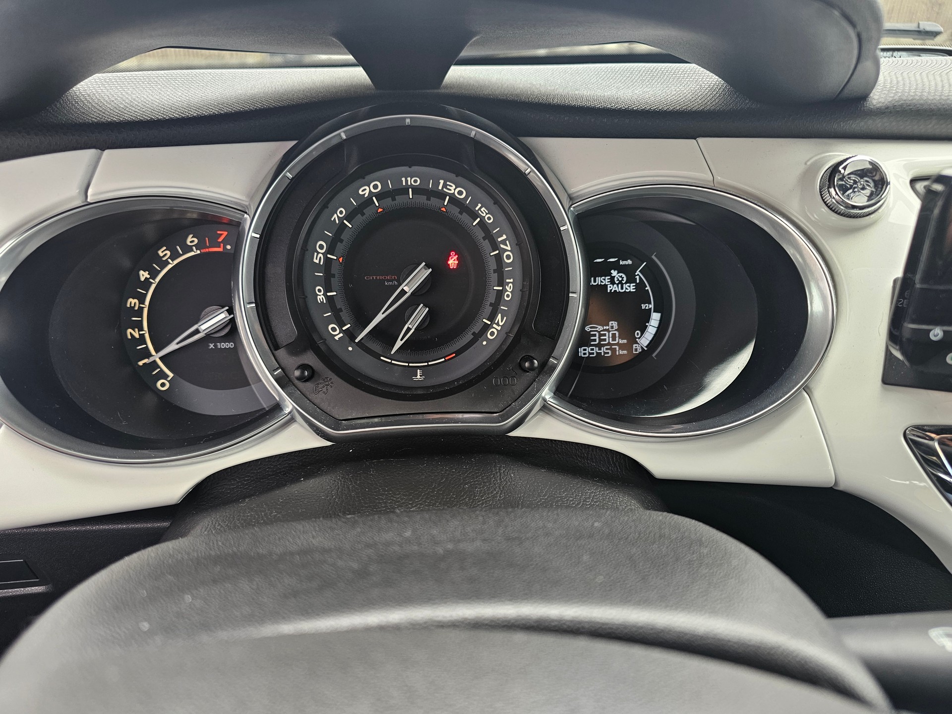 DS AUTOMOBILES DS3 1.6 VTi Faubourg Addict-image-13