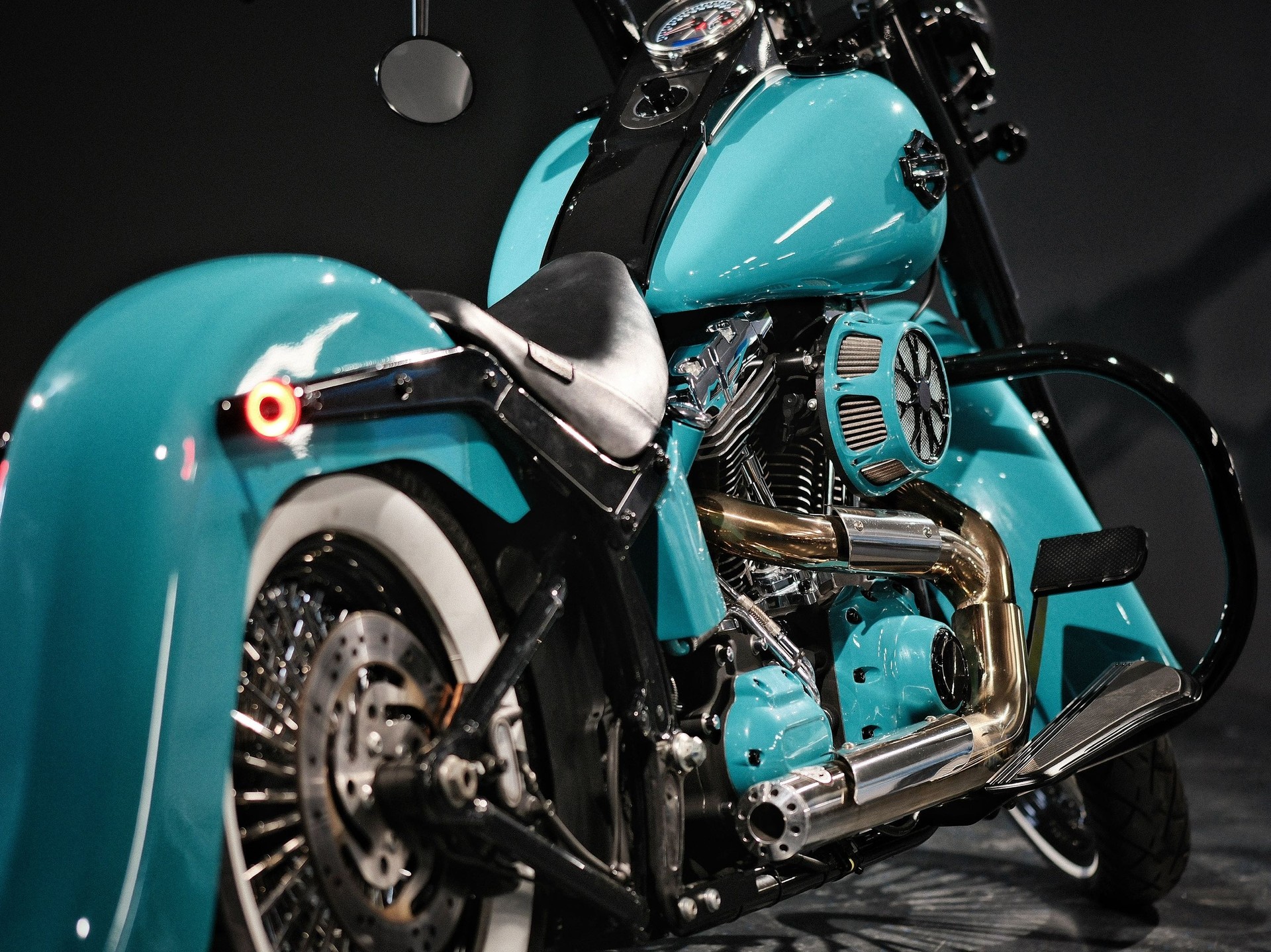 HARLEY-DAVIDSON FLSTN Softail Deluxe ABS-image-13