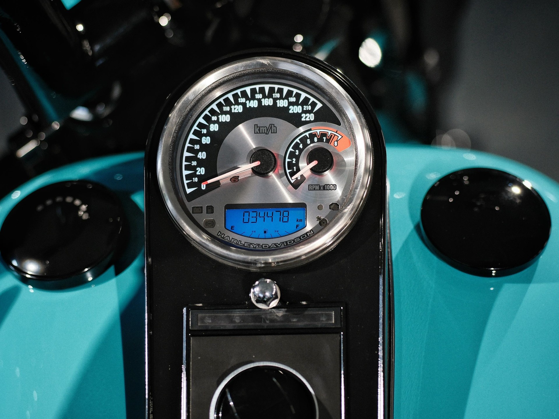 HARLEY-DAVIDSON FLSTN Softail Deluxe ABS-image-15