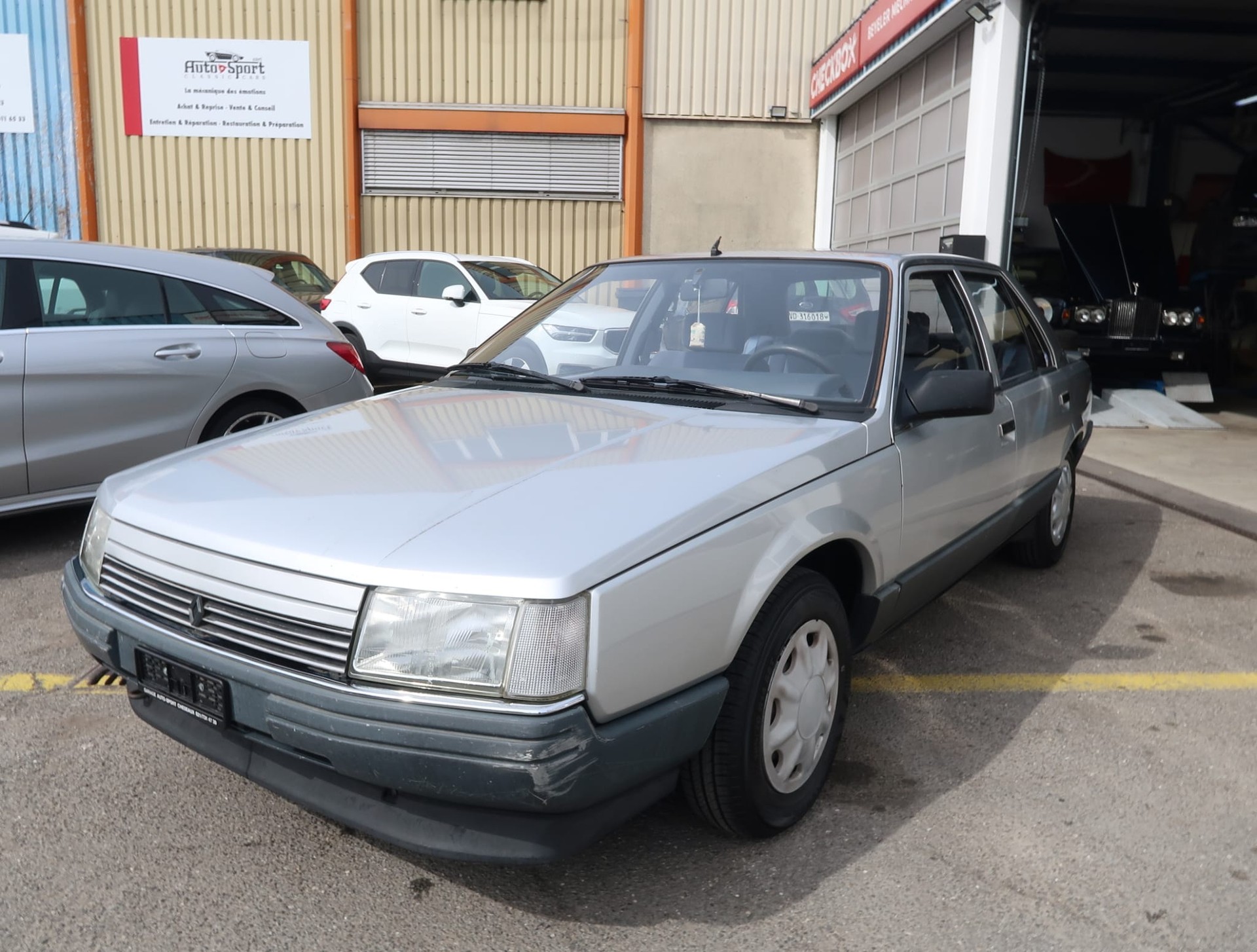 RENAULT R25 B297 GTS-showroom-element-2