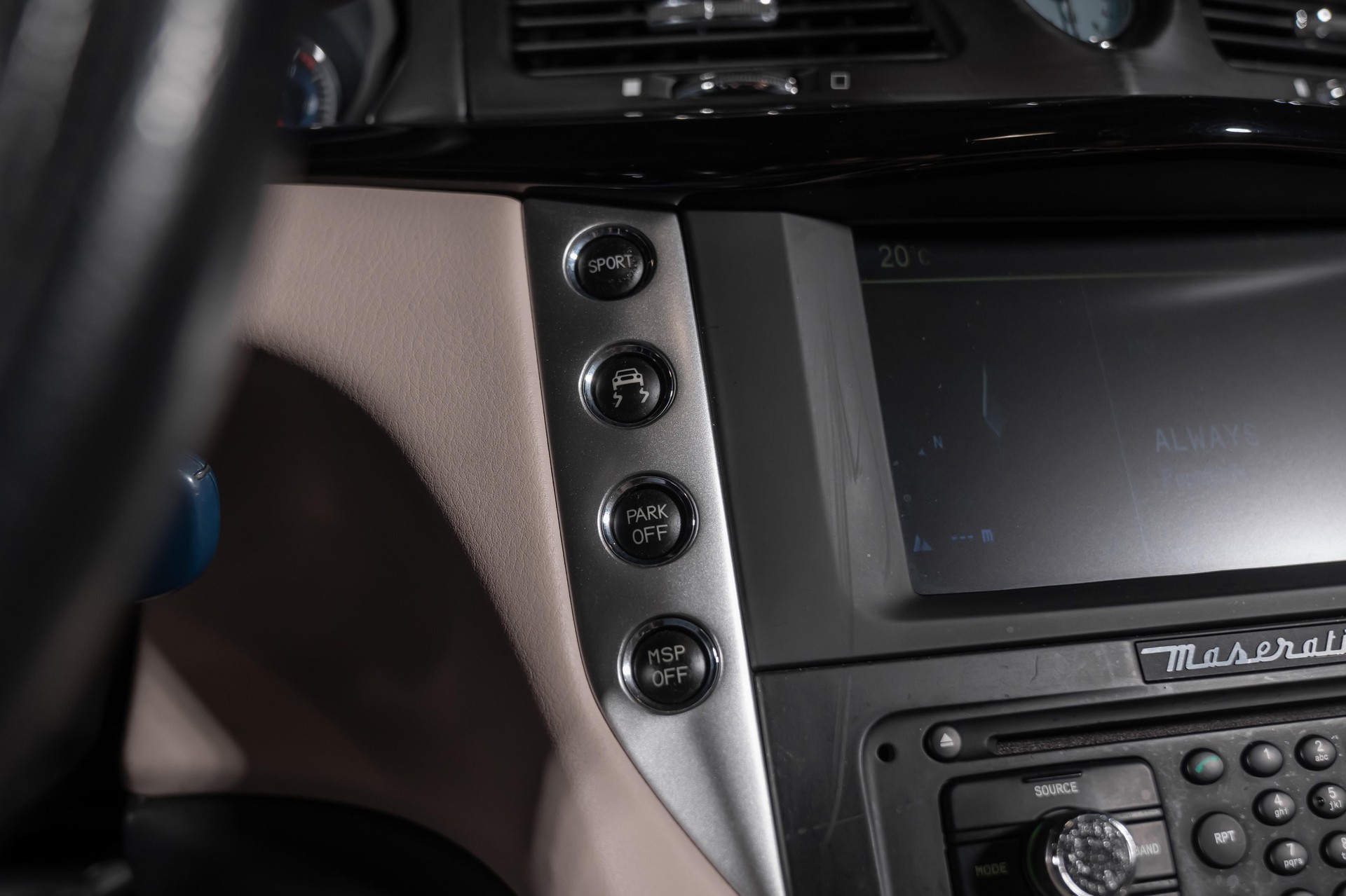 MASERATI Gran Cabrio 4.7 V8-image-24