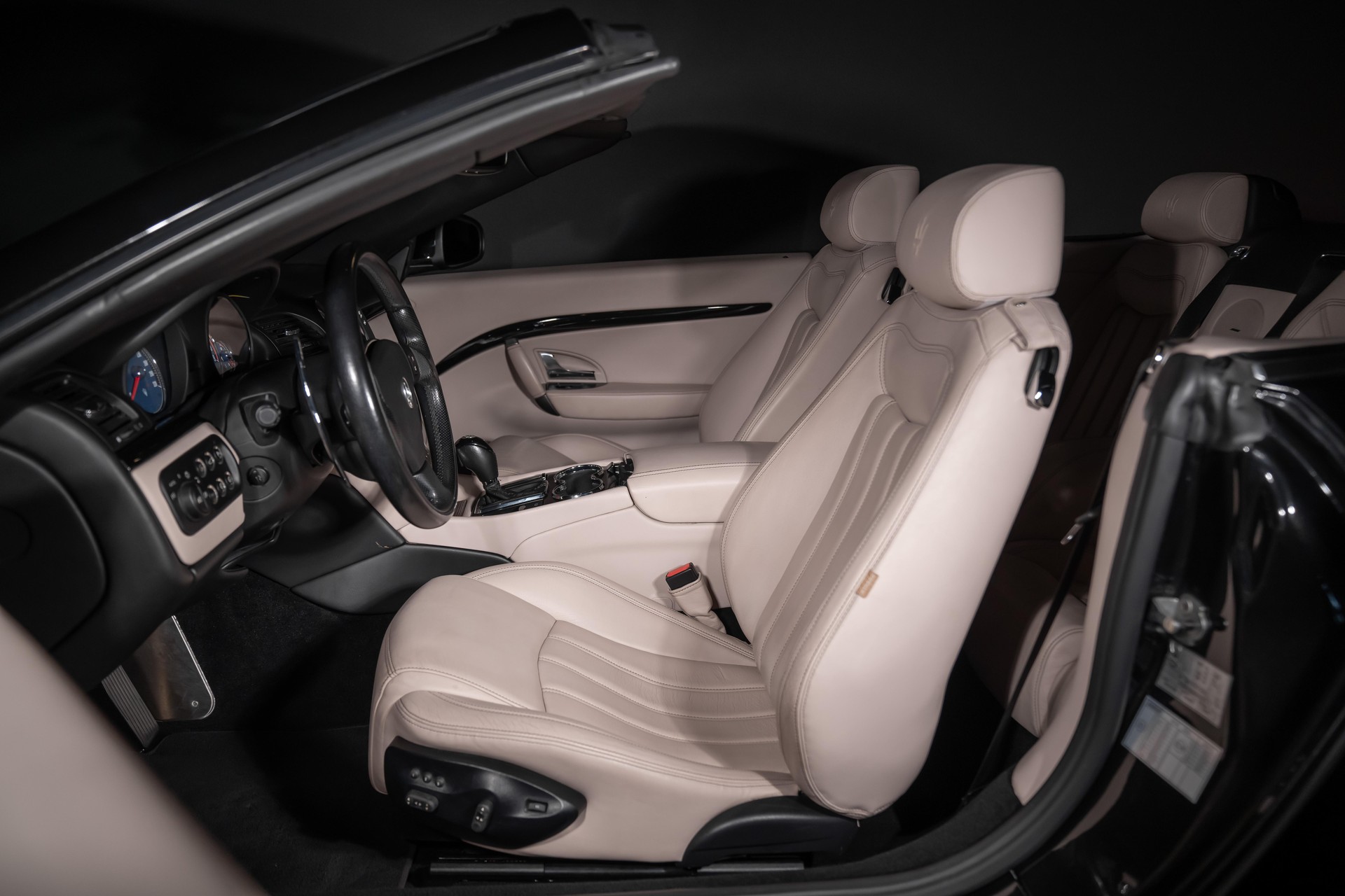MASERATI Gran Cabrio 4.7 V8-image-12