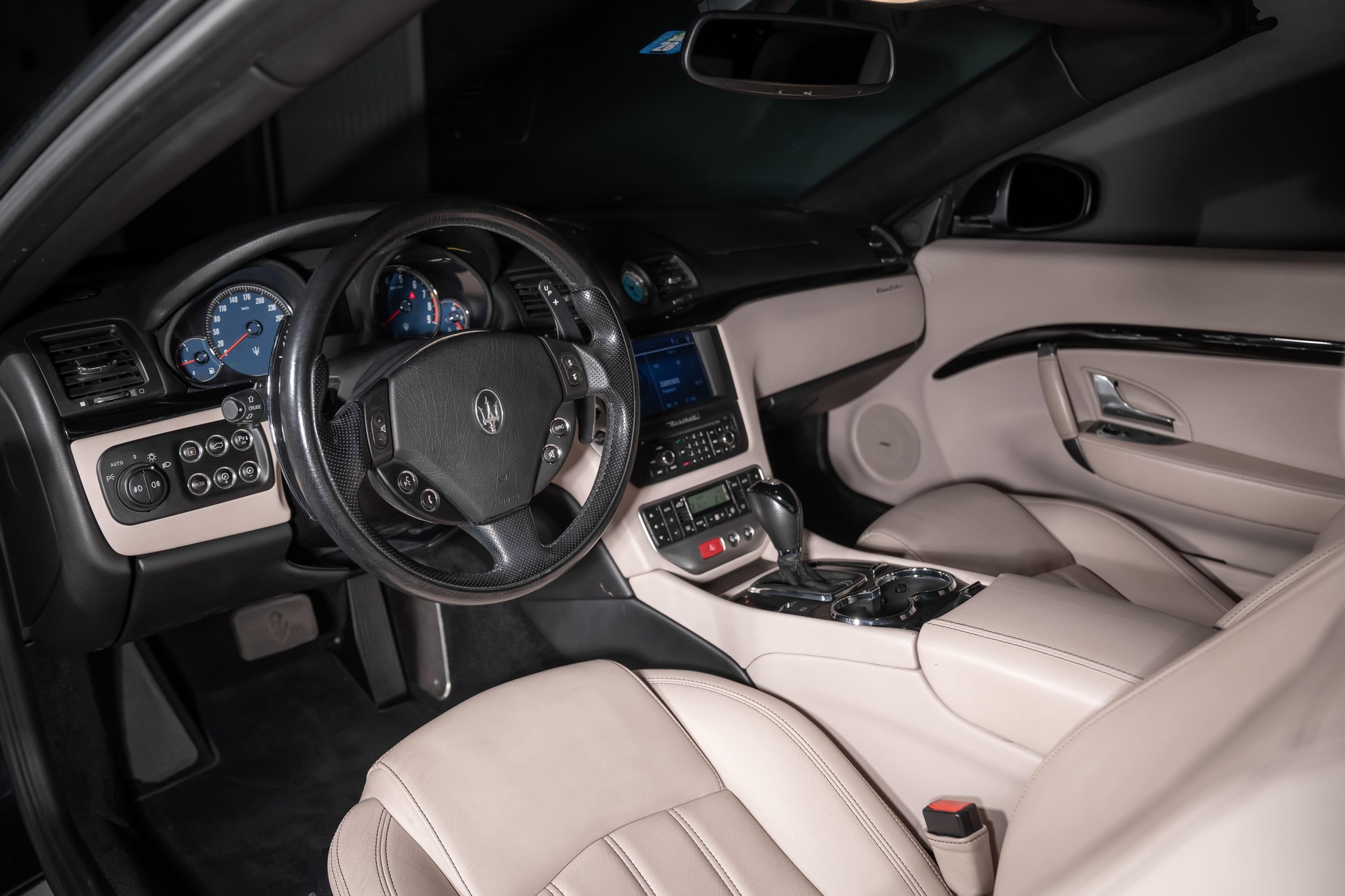 MASERATI Gran Cabrio 4.7 V8-image-11