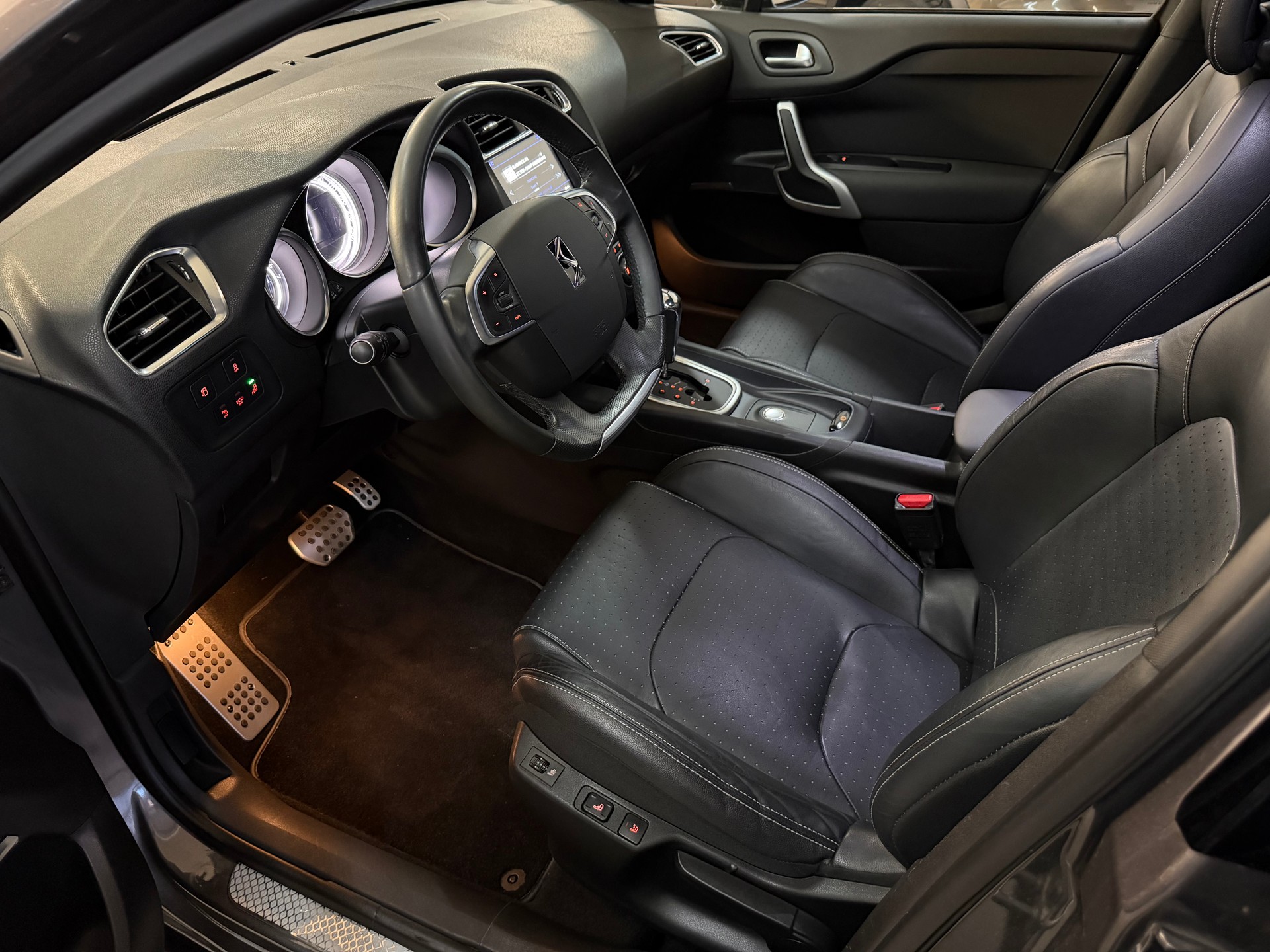 DS AUTOMOBILES DS4 1.6 THP Sport Chic Automatic-image-9