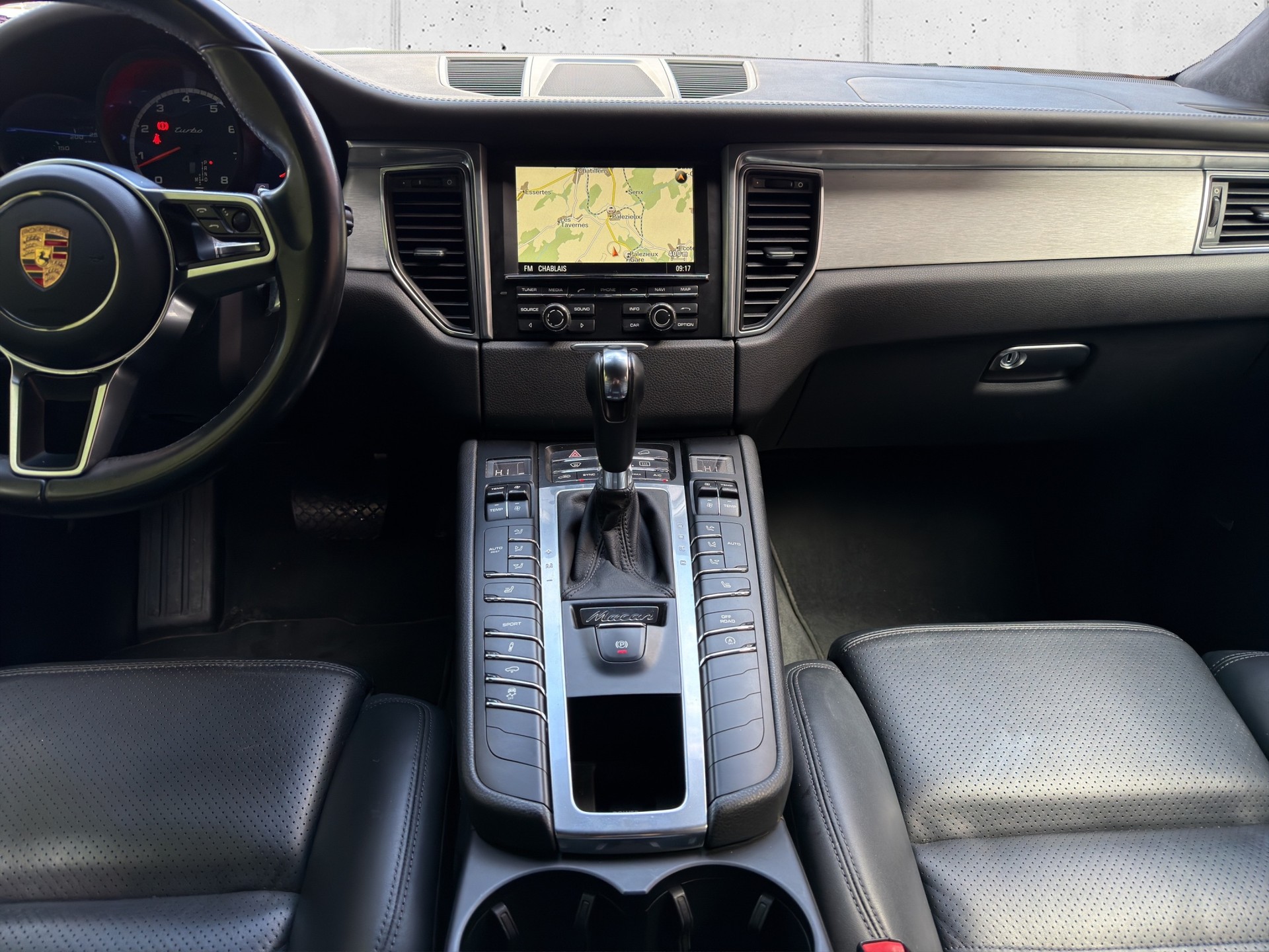 PORSCHE Macan Turbo PDK-image-14