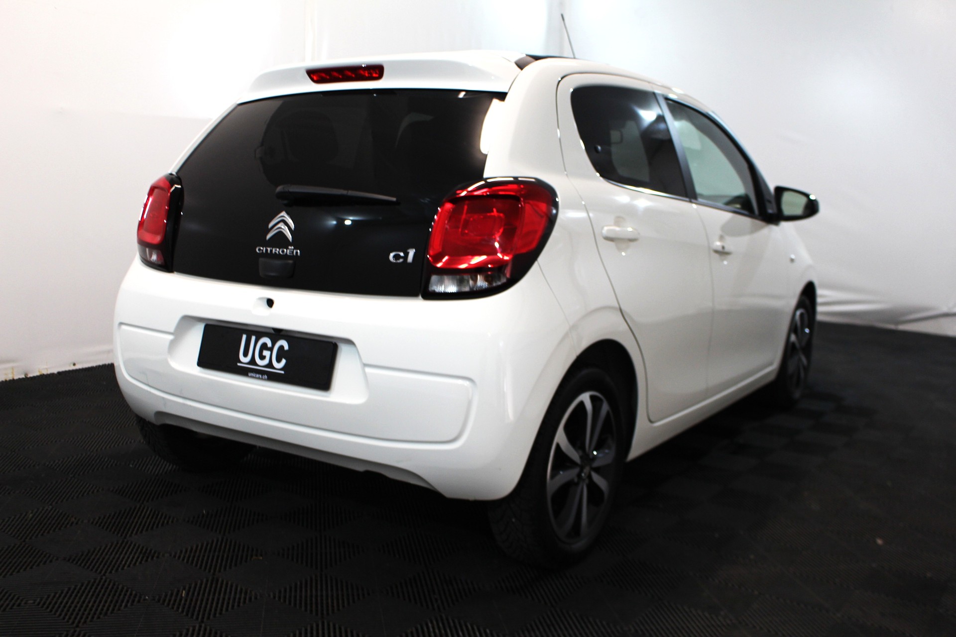 CITROEN C1 1.2 PureTech Shine Airscape-image-5