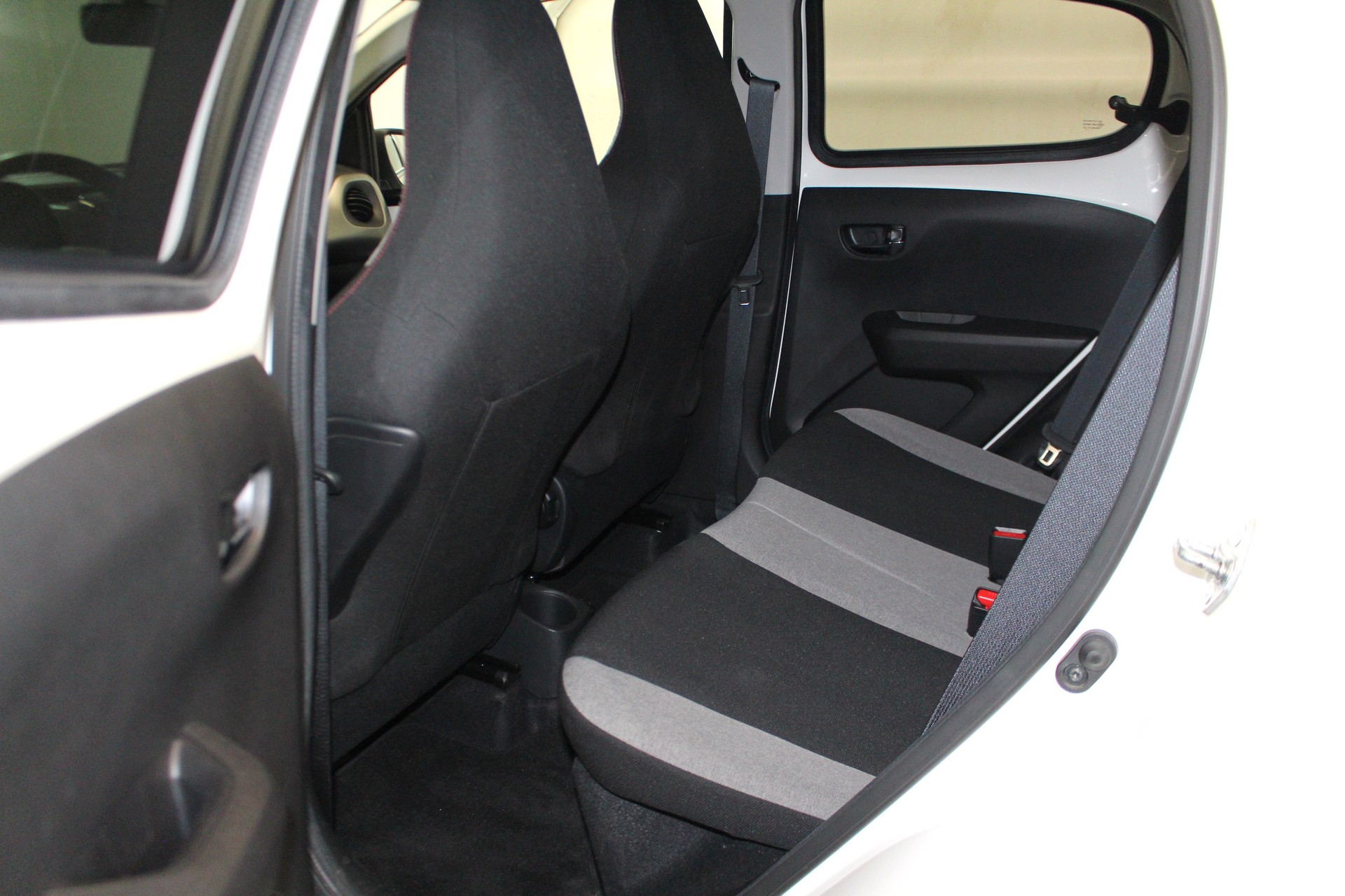 CITROEN C1 1.2 PureTech Shine Airscape-image-7