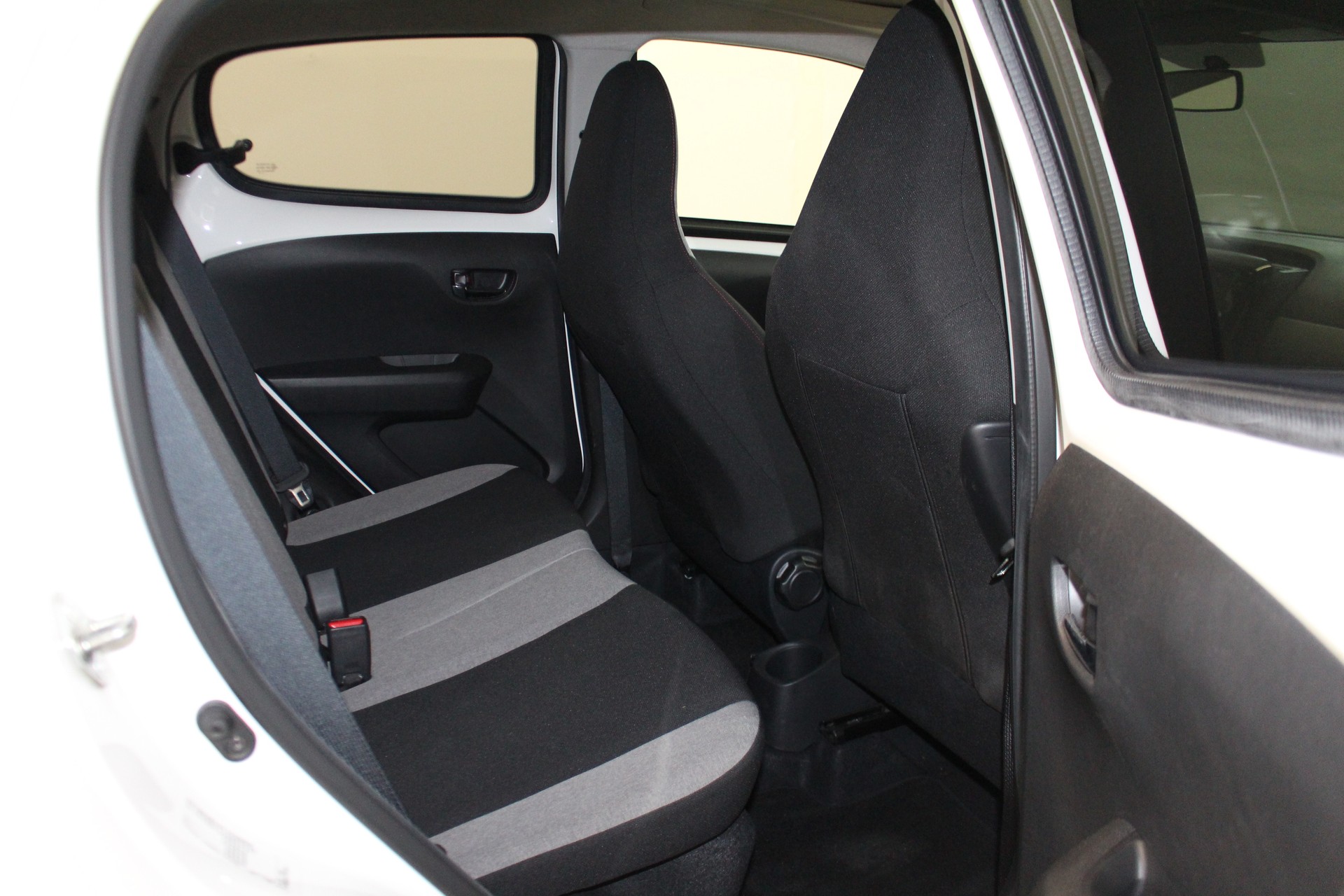 CITROEN C1 1.2 PureTech Shine Airscape-image-9