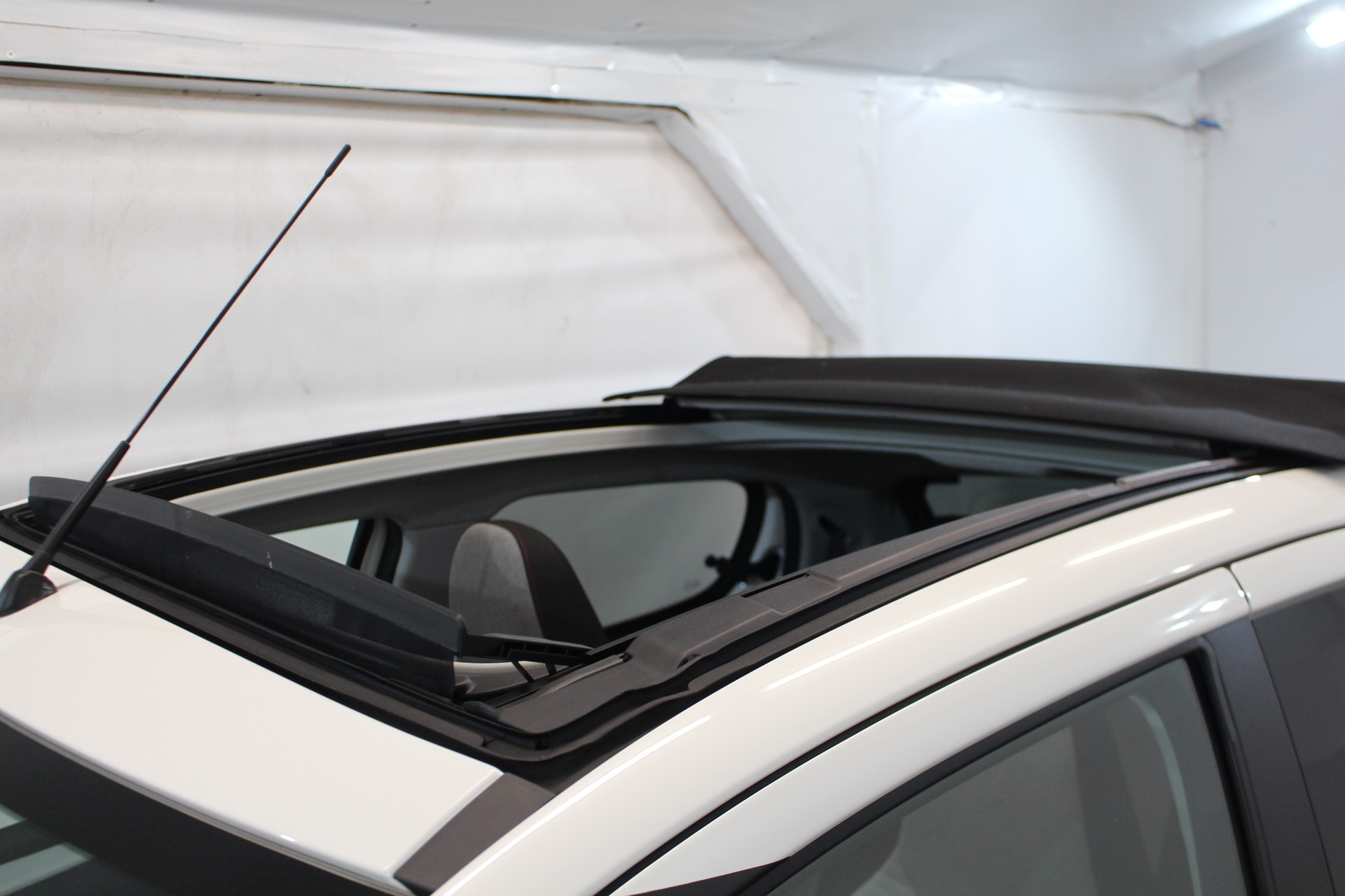 CITROEN C1 1.2 PureTech Shine Airscape-image-18