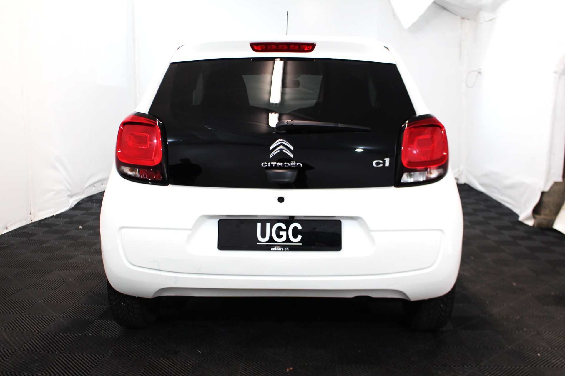 CITROEN C1 1.2 PureTech Shine Airscape-image-4