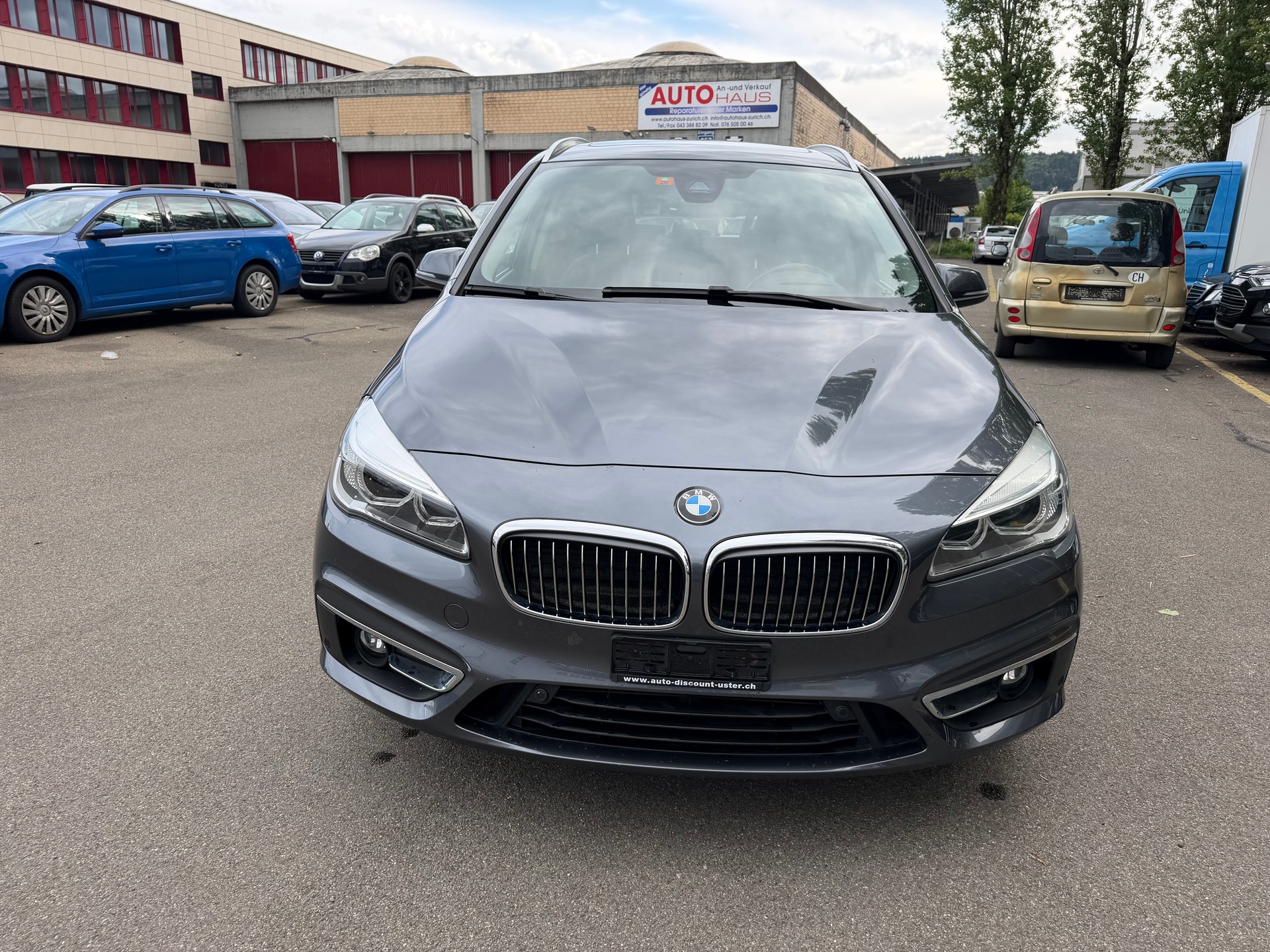 BMW 220d Gran Tourer Luxury Line-image-1