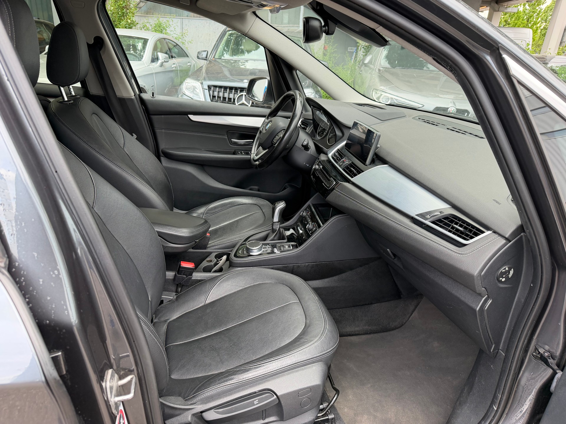 BMW 220d Gran Tourer Luxury Line-image-10