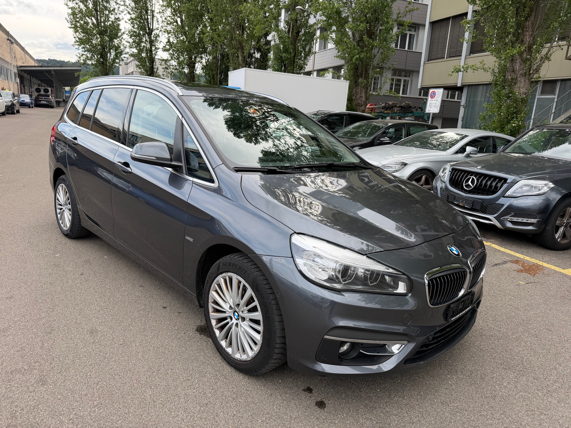 BMW 220d Gran Tourer Luxury Line-image-2