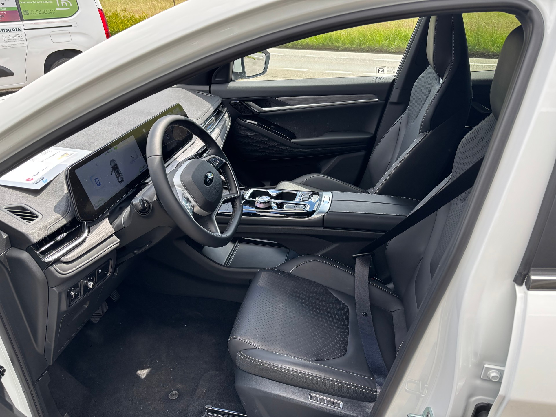 JAC JS6 1.5 PHEV-image-5