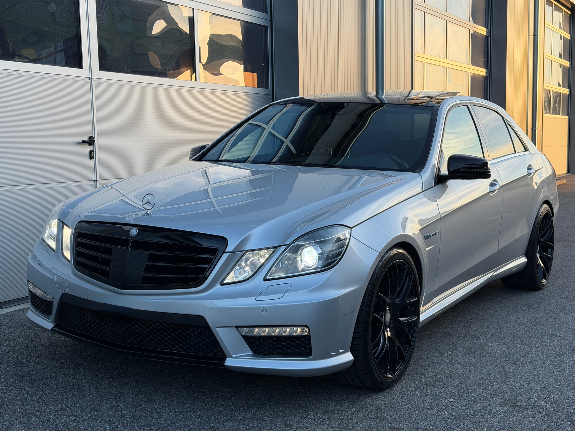 MERCEDES-BENZ E 63 CGI AMG 7G-Tronic-image-5