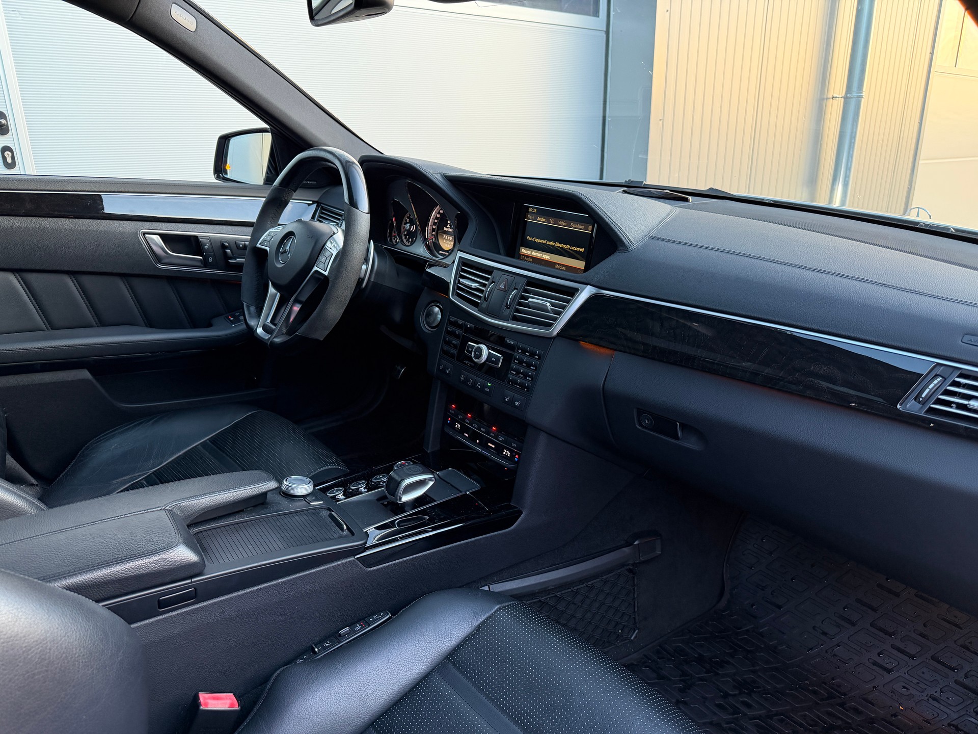 MERCEDES-BENZ E 63 CGI AMG 7G-Tronic-image-11