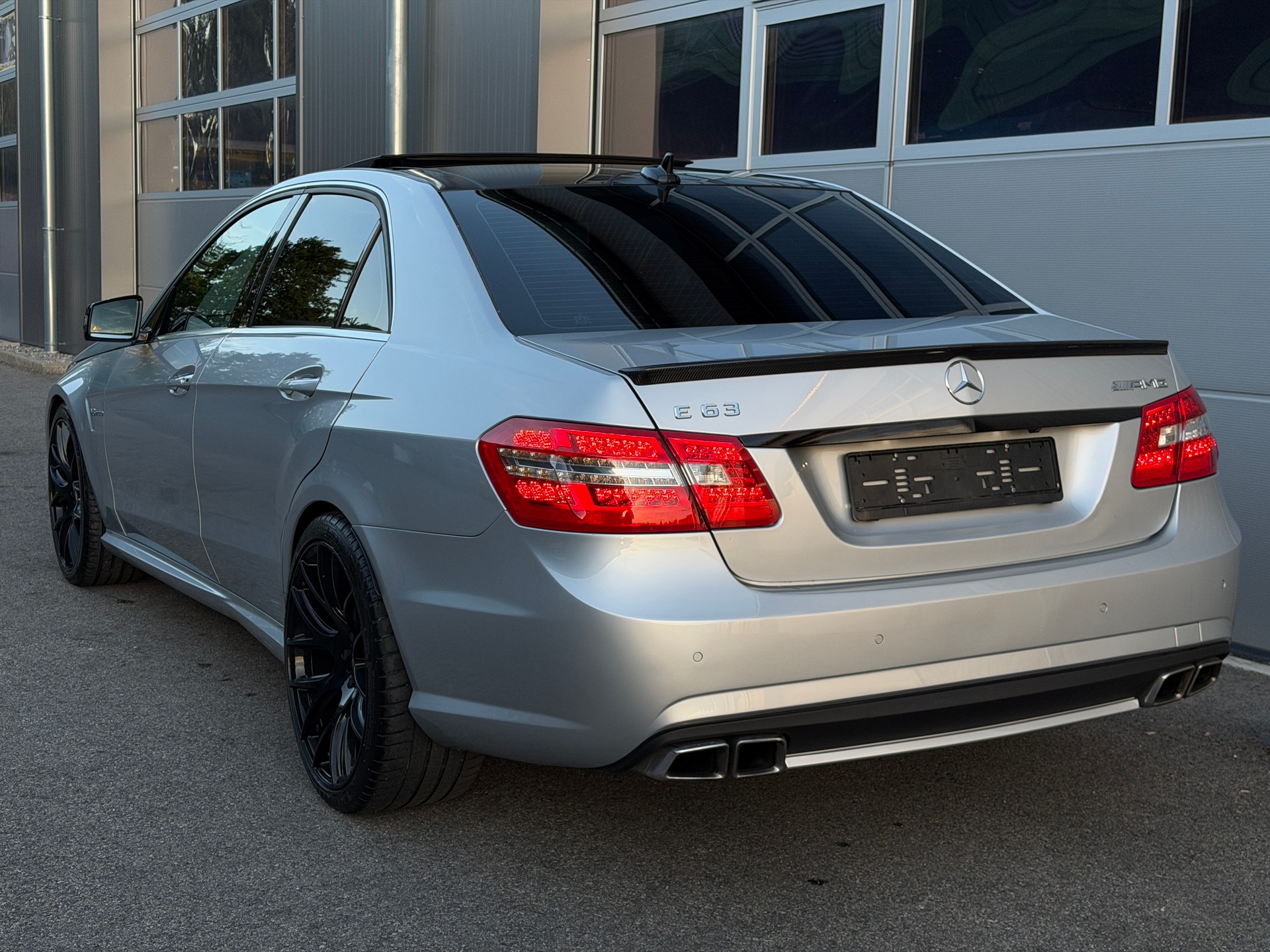 MERCEDES-BENZ E 63 CGI AMG 7G-Tronic-image-4
