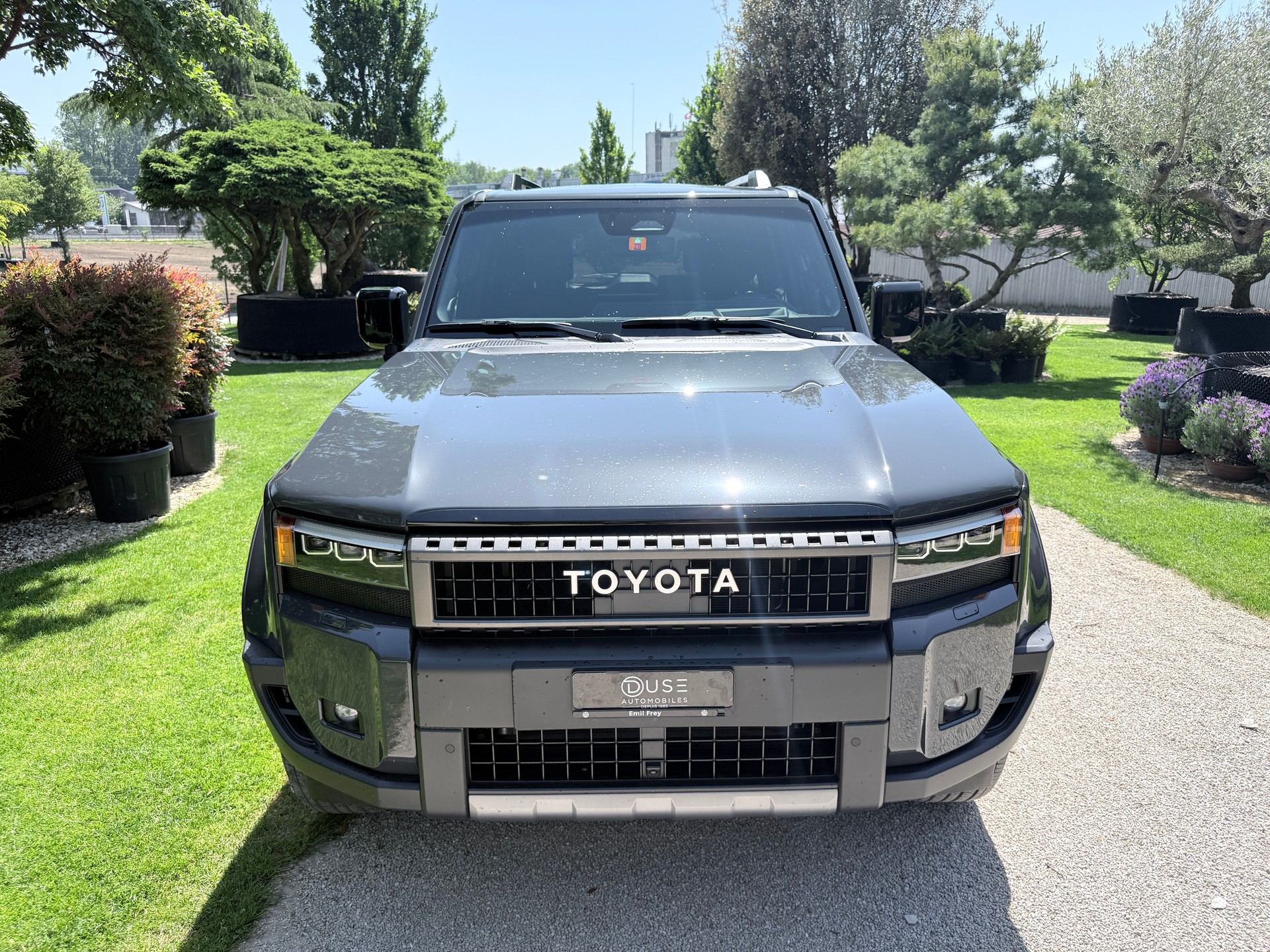 TOYOTA Land Cruiser 2.8TD Invincible-showroom-element-1