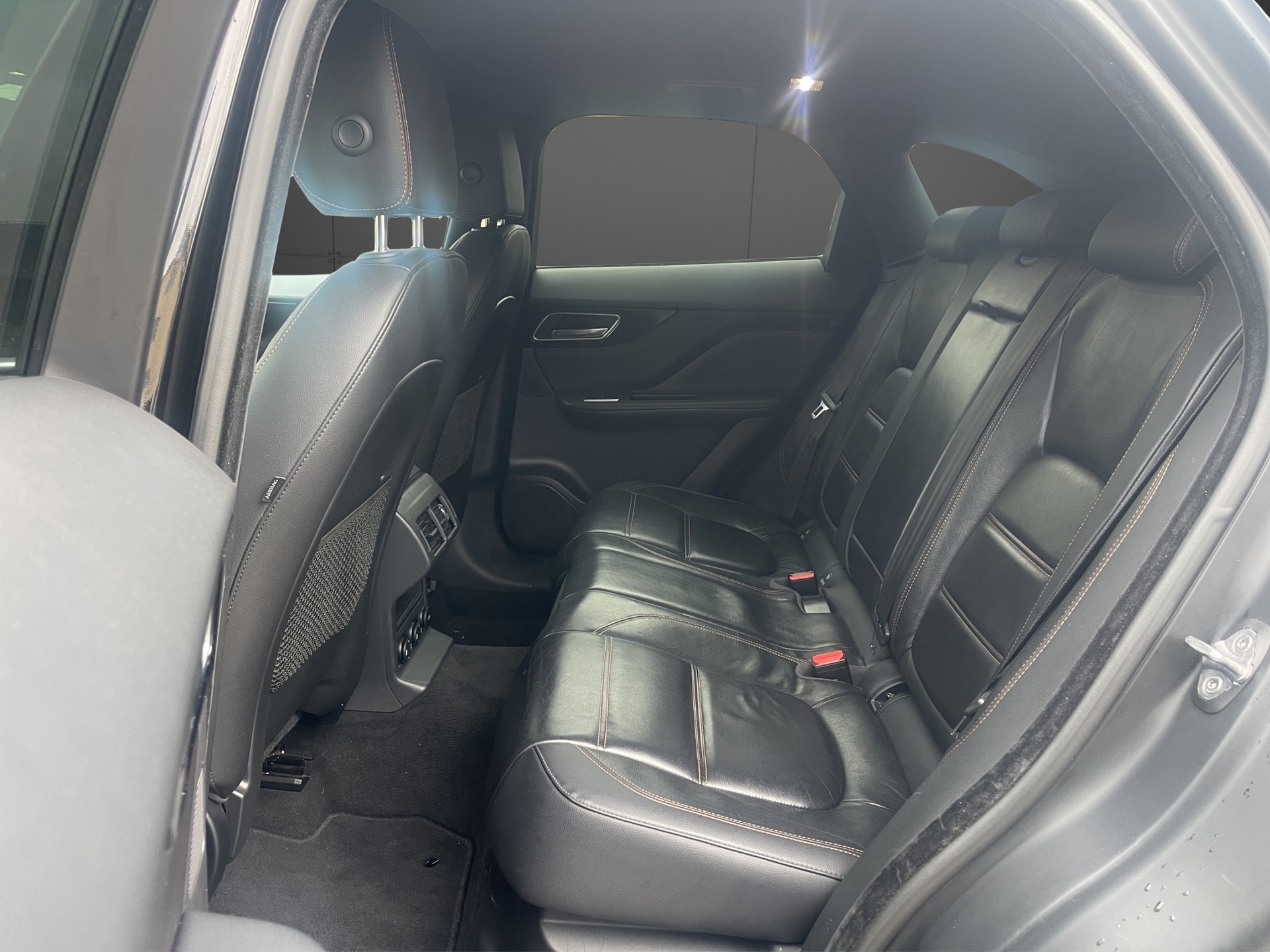 JAGUAR F-Pace 2.0d Pure AWD-image-12