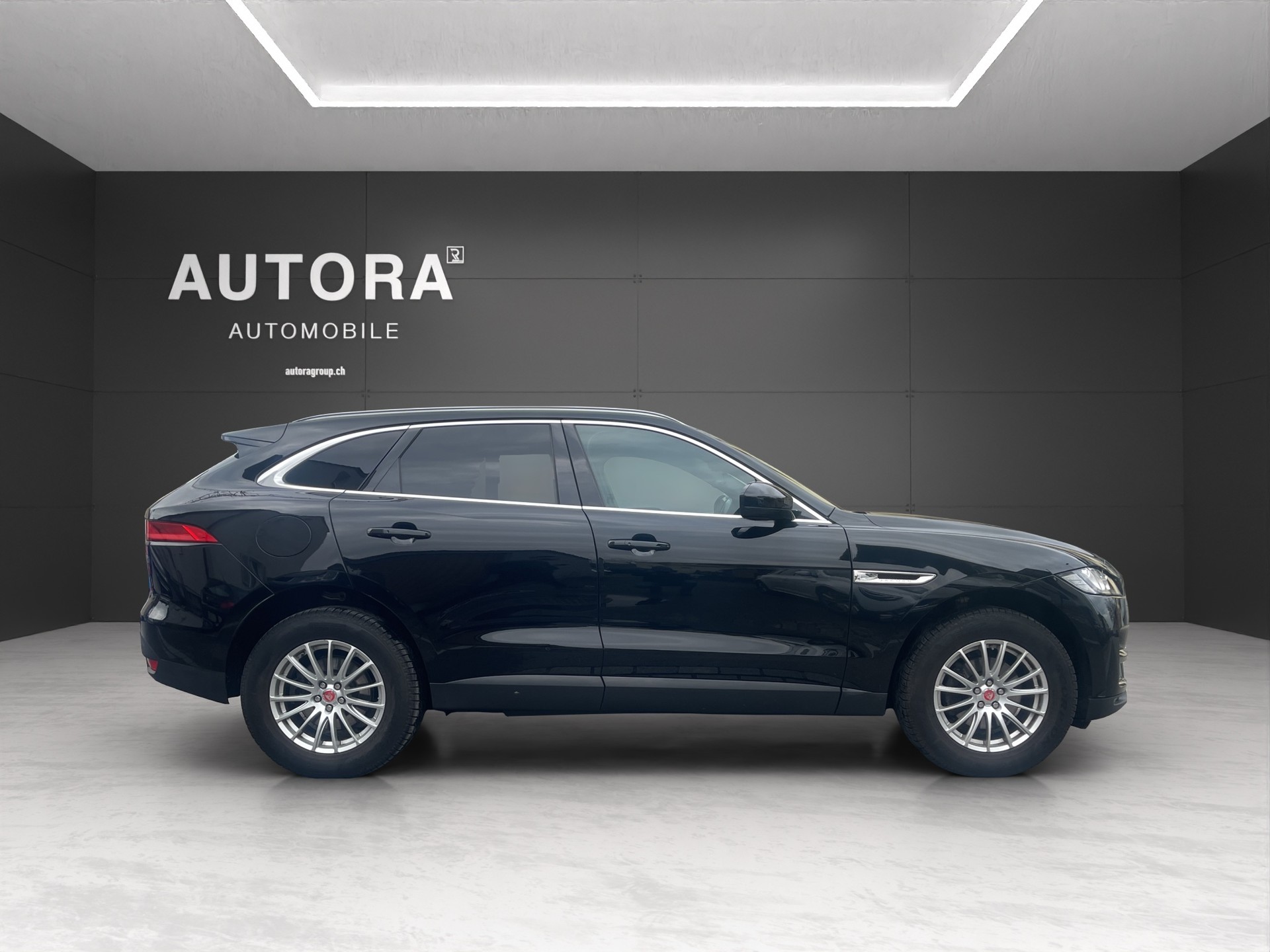 JAGUAR F-Pace 2.0d Pure AWD-image-6