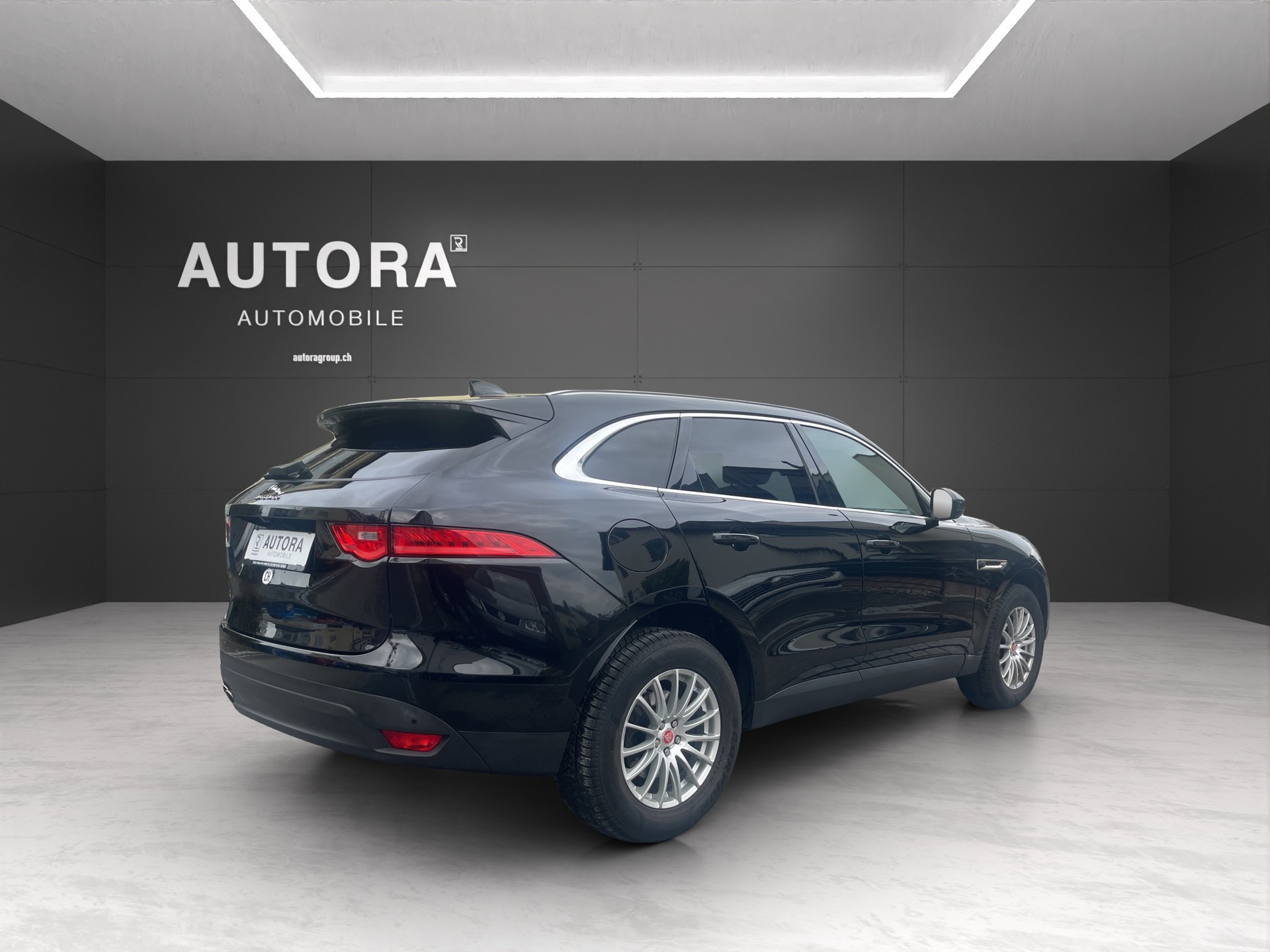 JAGUAR F-Pace 2.0d Pure AWD-image-5