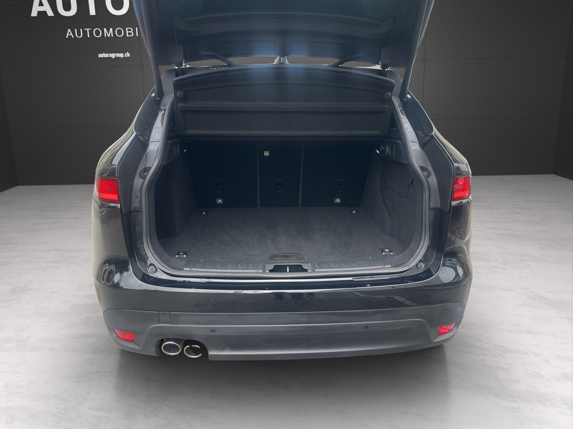 JAGUAR F-Pace 2.0d Pure AWD-image-14