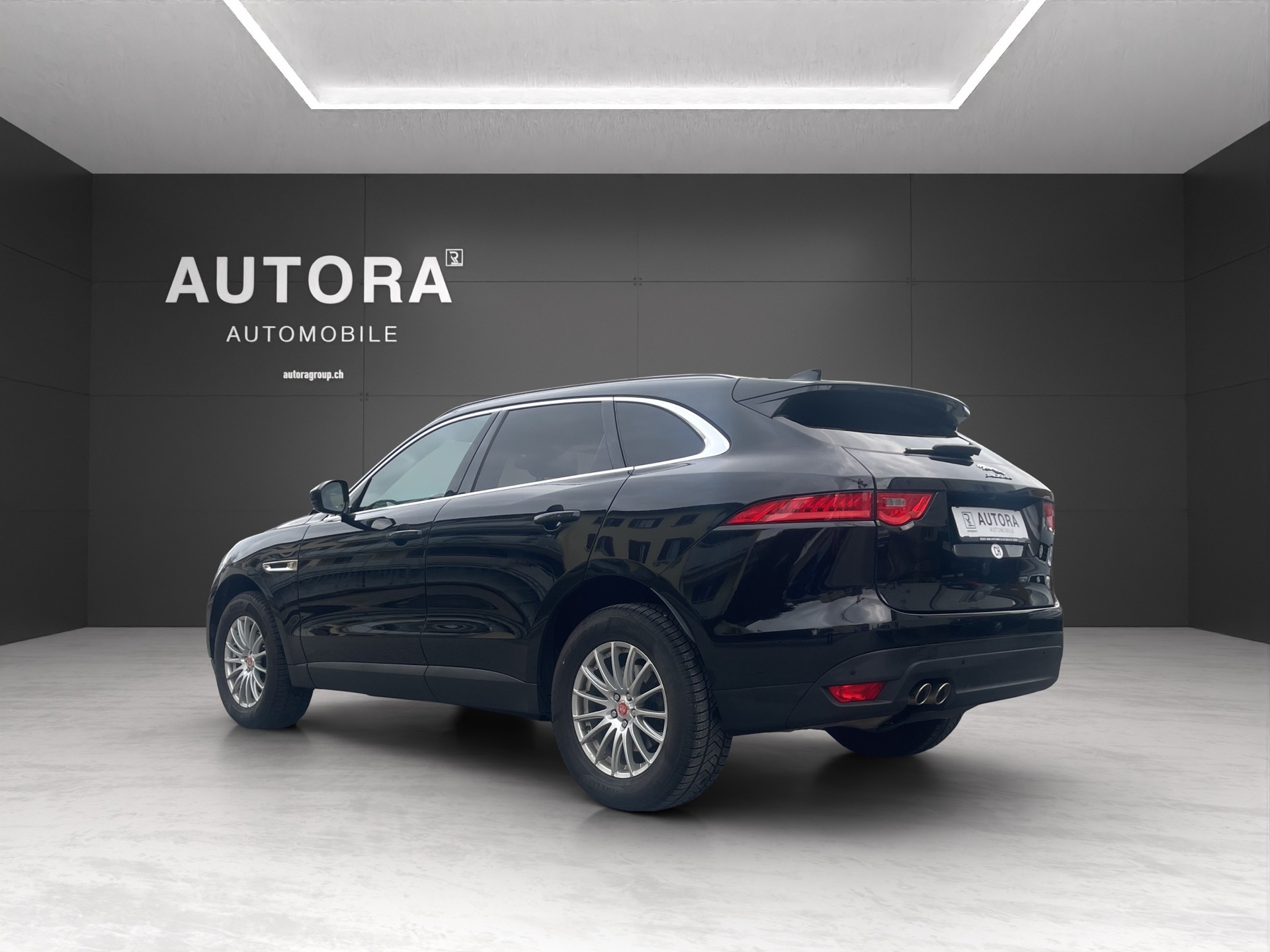 JAGUAR F-Pace 2.0d Pure AWD-image-3
