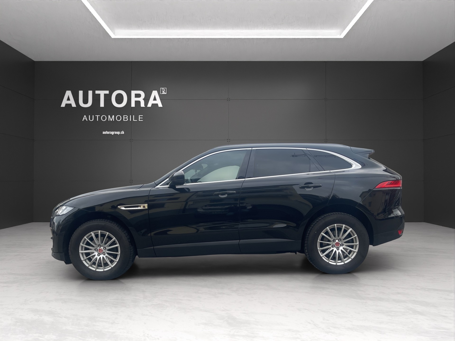 JAGUAR F-Pace 2.0d Pure AWD-image-2
