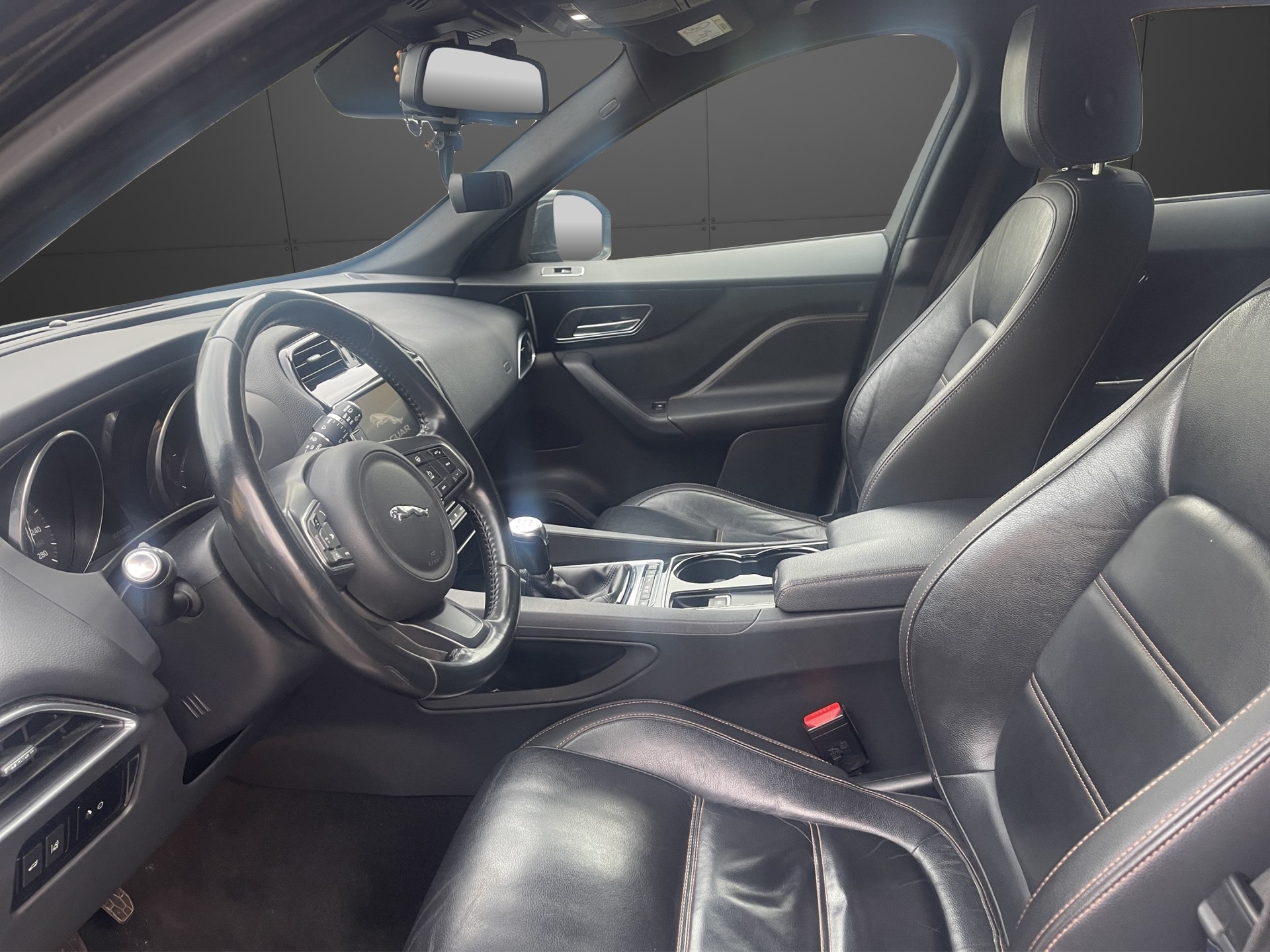 JAGUAR F-Pace 2.0d Pure AWD-image-10