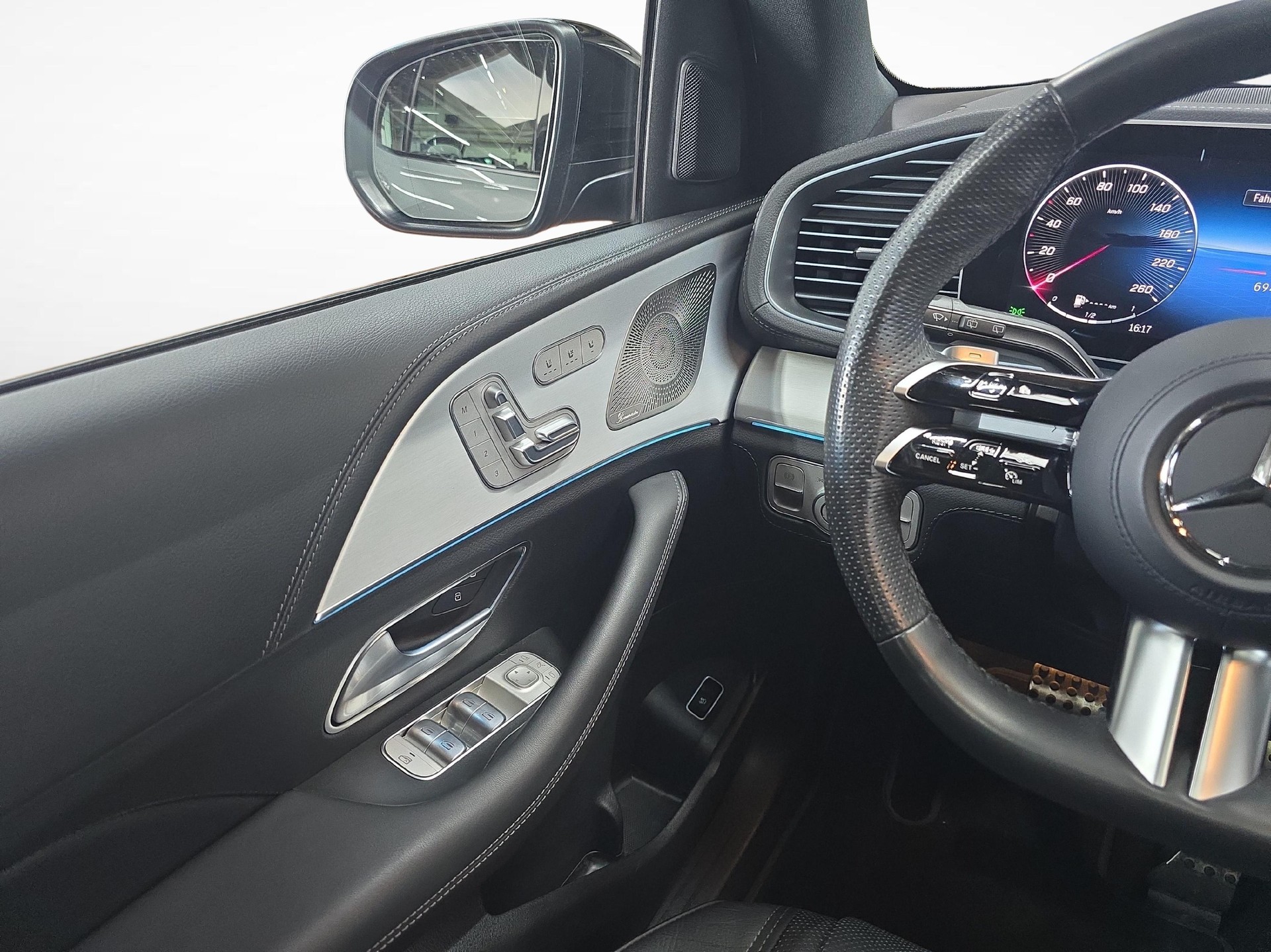 MERCEDES-BENZ GLE 350 de 4MATIC AMG Line-image-7